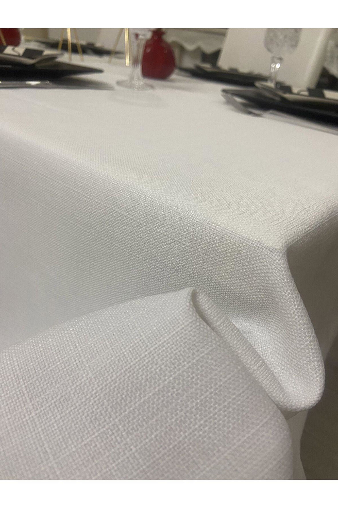 Kendinden Desenli Dertsiz Masa Örtüsü