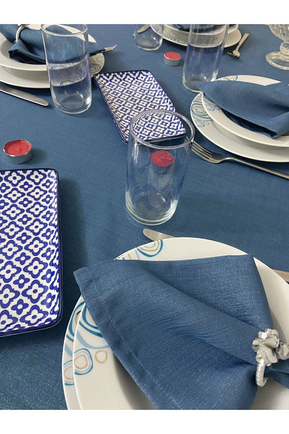 Simli Dertsiz Oval Masa Örtüsü Siyah