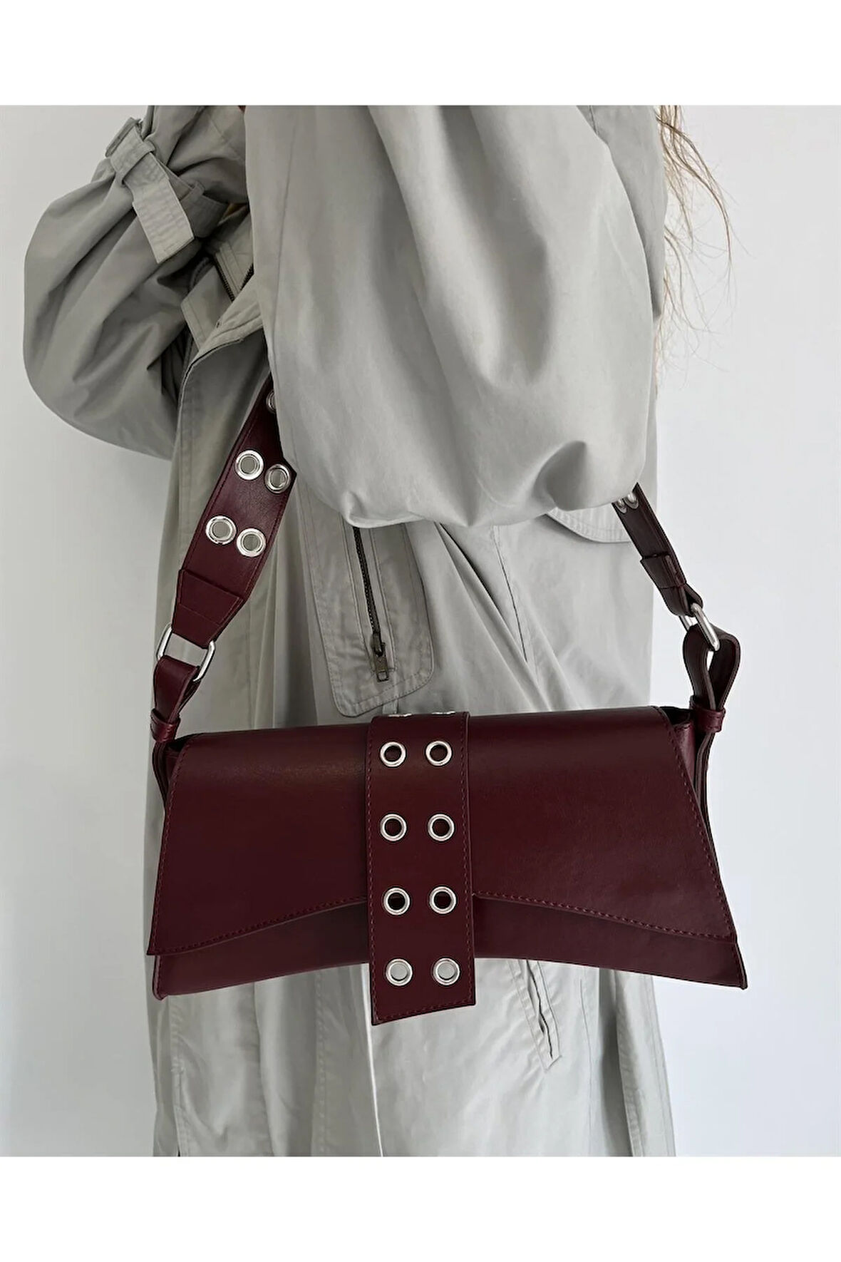 Kuşgözü Detaylı Baget Çanta Bordo