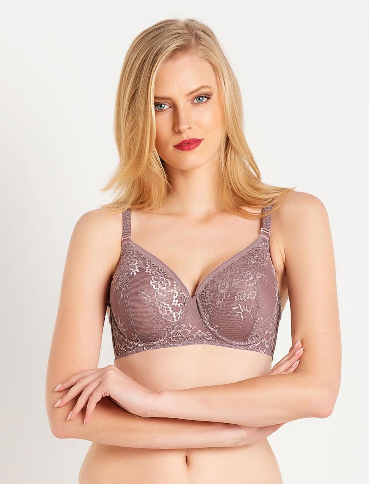 5923 - Dantelli Süngerli Toparlayıcı Sütyen