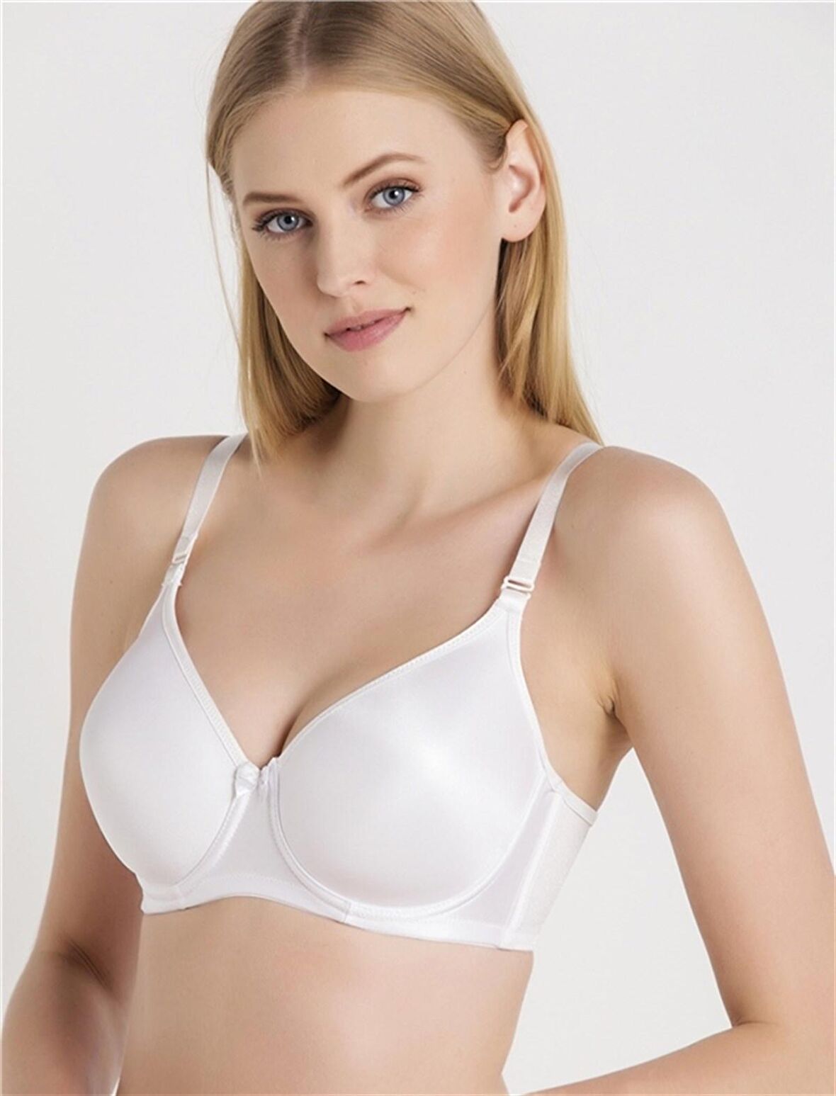 5738 - Düz Kumaşlı İnce Süngerli Büyük Beden Toparlayıcı Sütyen