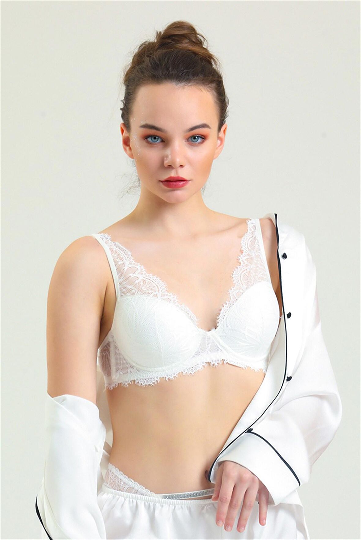 3685 - İnce Dantelli Süngerli Sütyen