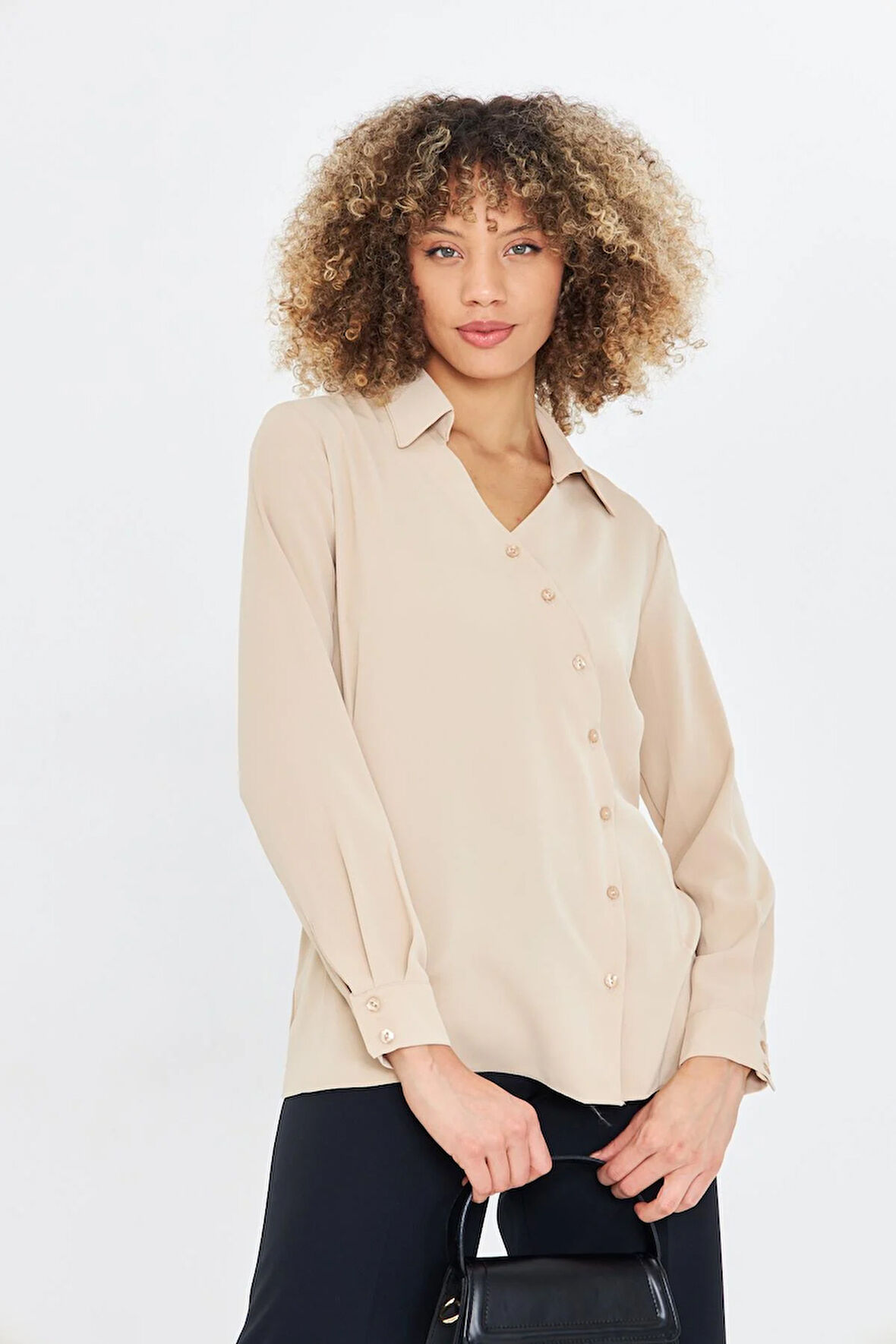  Asimetrik Pile Detay Gömlek Bej