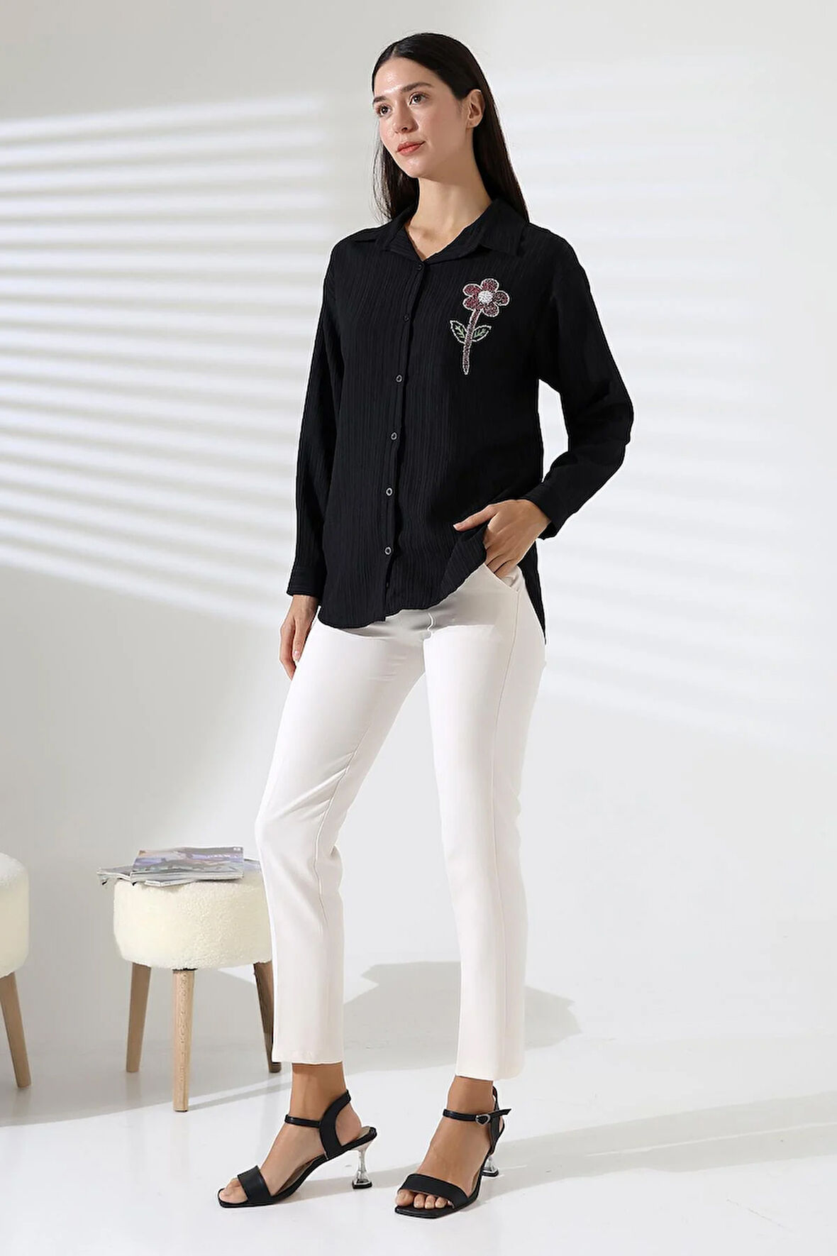  Uzun Kollu Durres Dokulu Çiçek Detaylı Serin Kumaş Kadın Gömlek