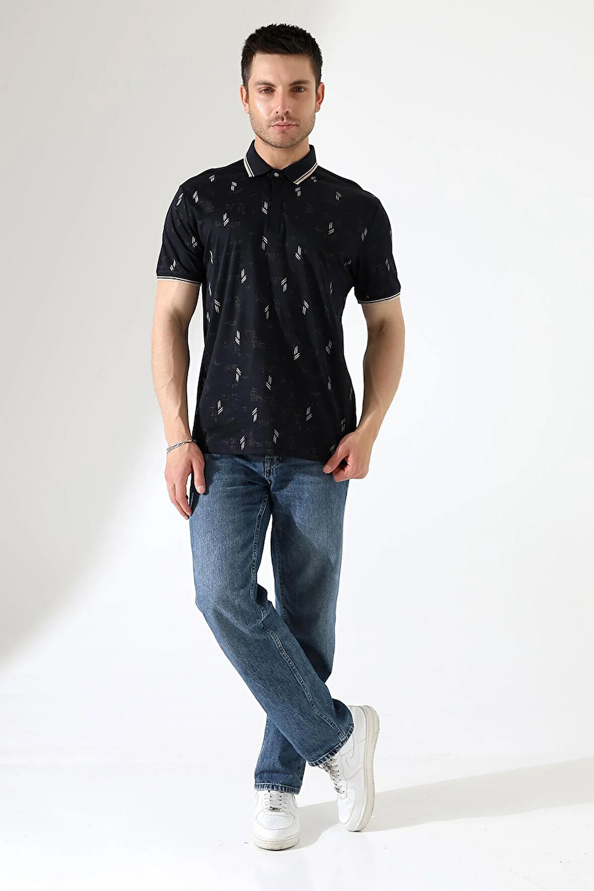 Erkek Yakası Çıt Çıt ve Fermuar Detaylı, Desenli Polo Yaka T-shirt