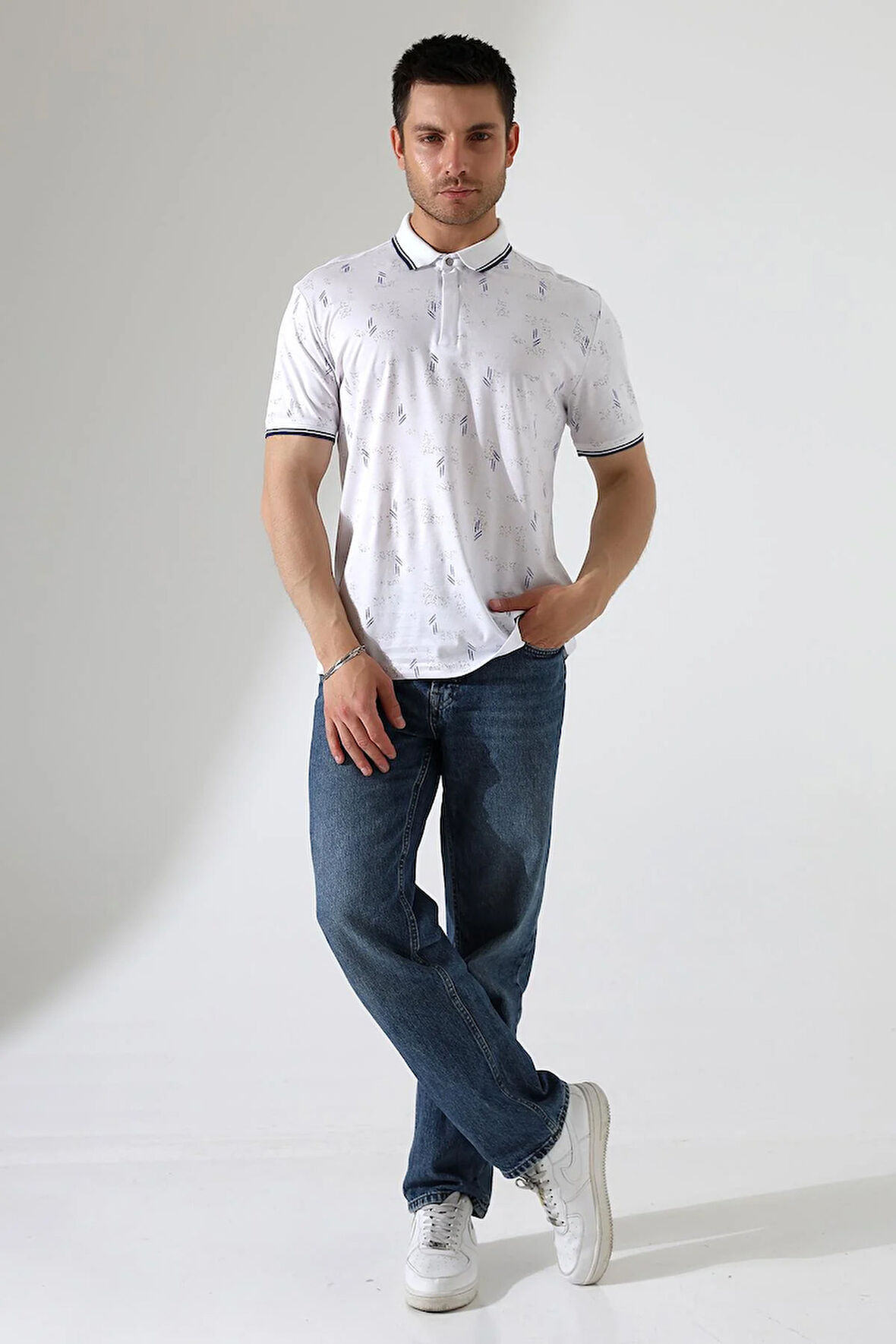 Erkek Yakası Çıt Çıt ve Fermuar Detaylı, Desenli Polo Yaka T-shirt