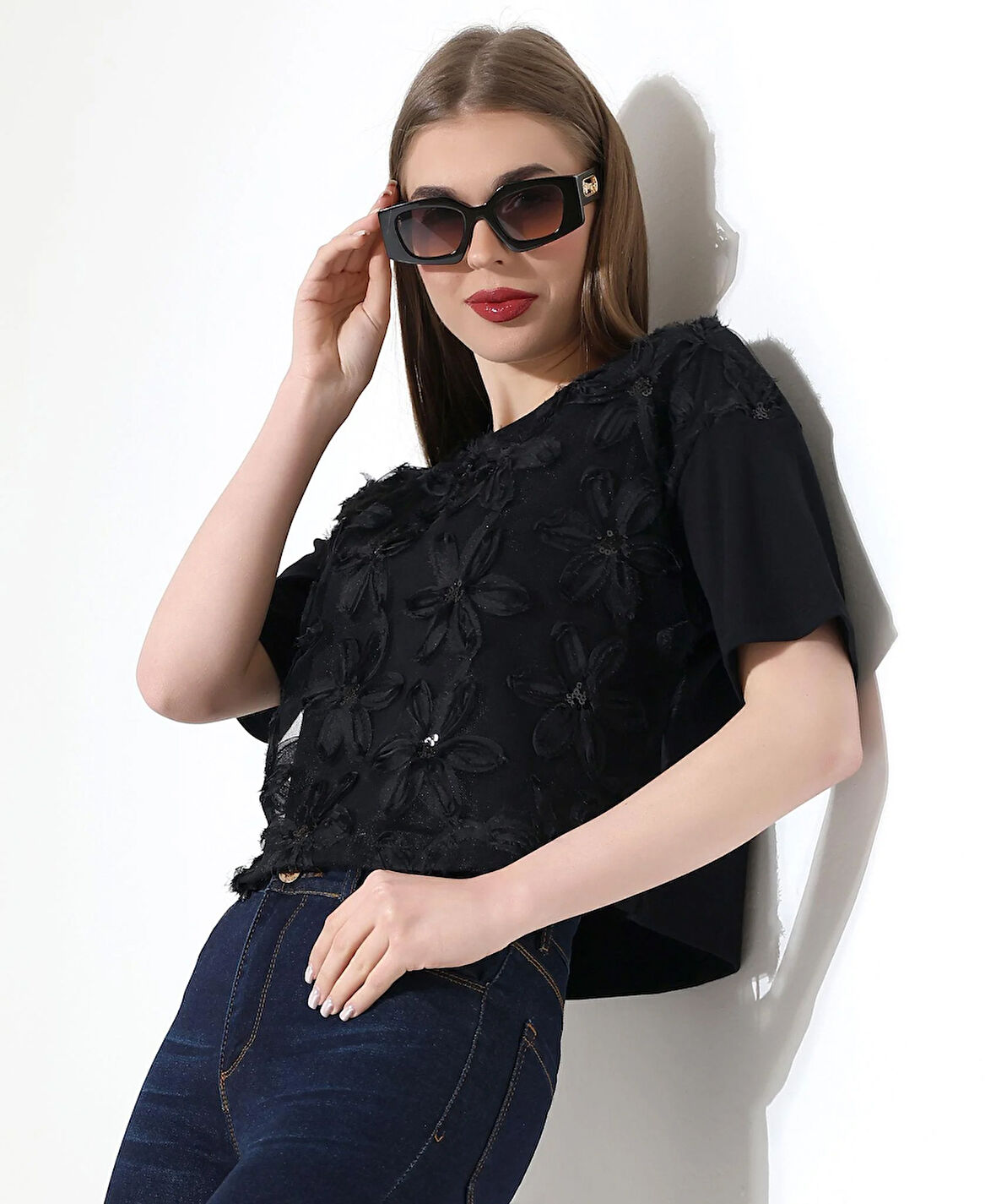 Çiçek Tül Detaylı Nakışlı Bluz T-shirt