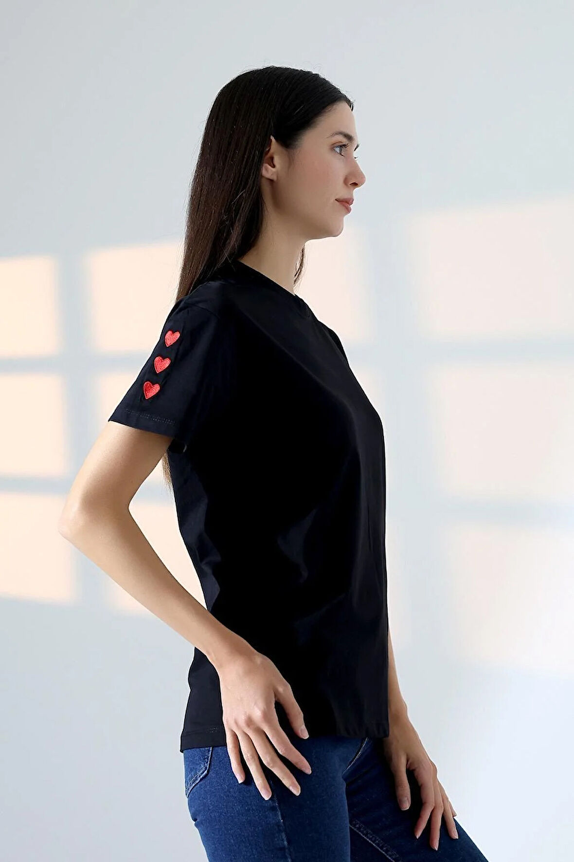 Kadın Kalp Nakışlı Bisiklet Yaka T-shirt