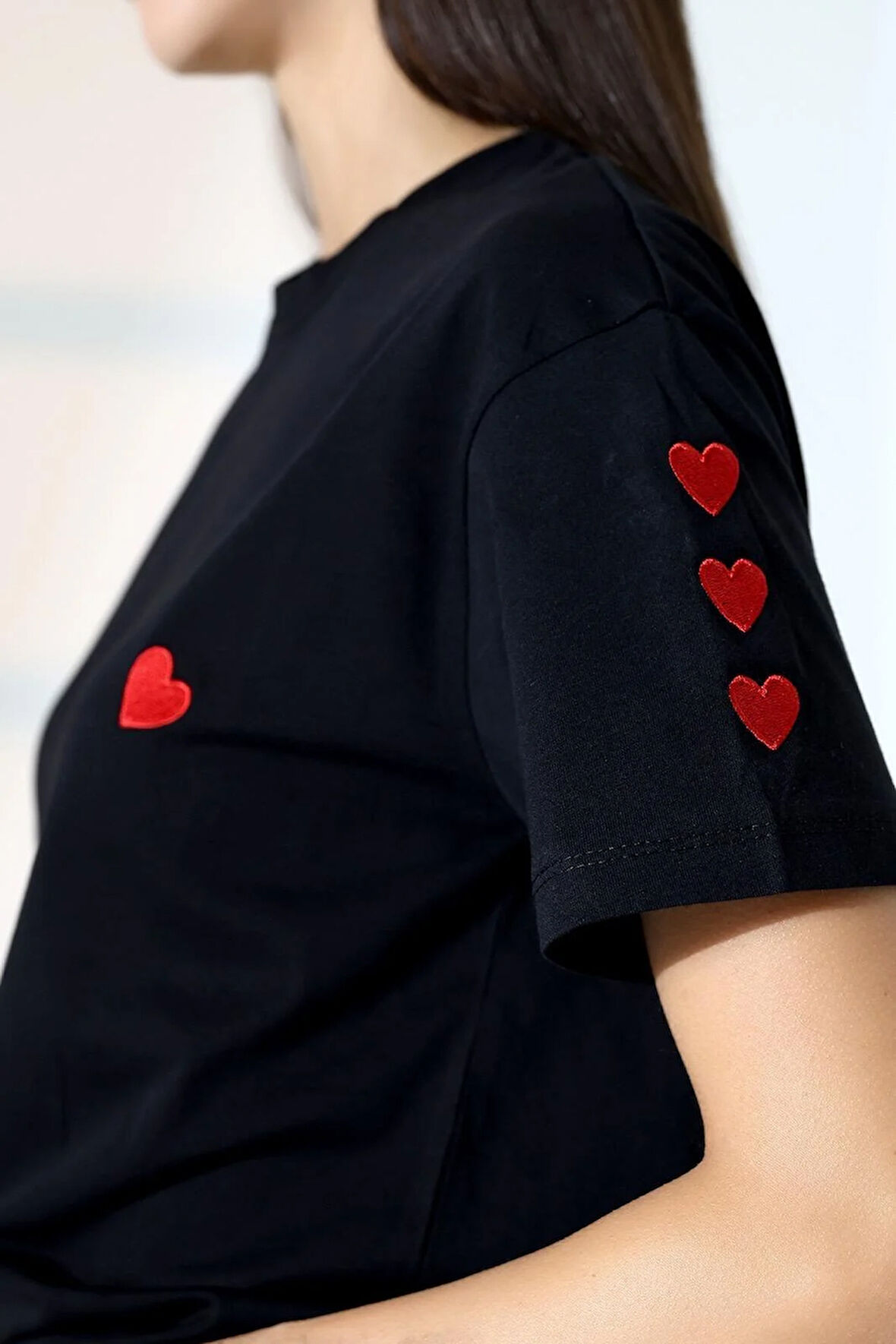 Kadın Kalp Nakışlı Bisiklet Yaka T-shirt