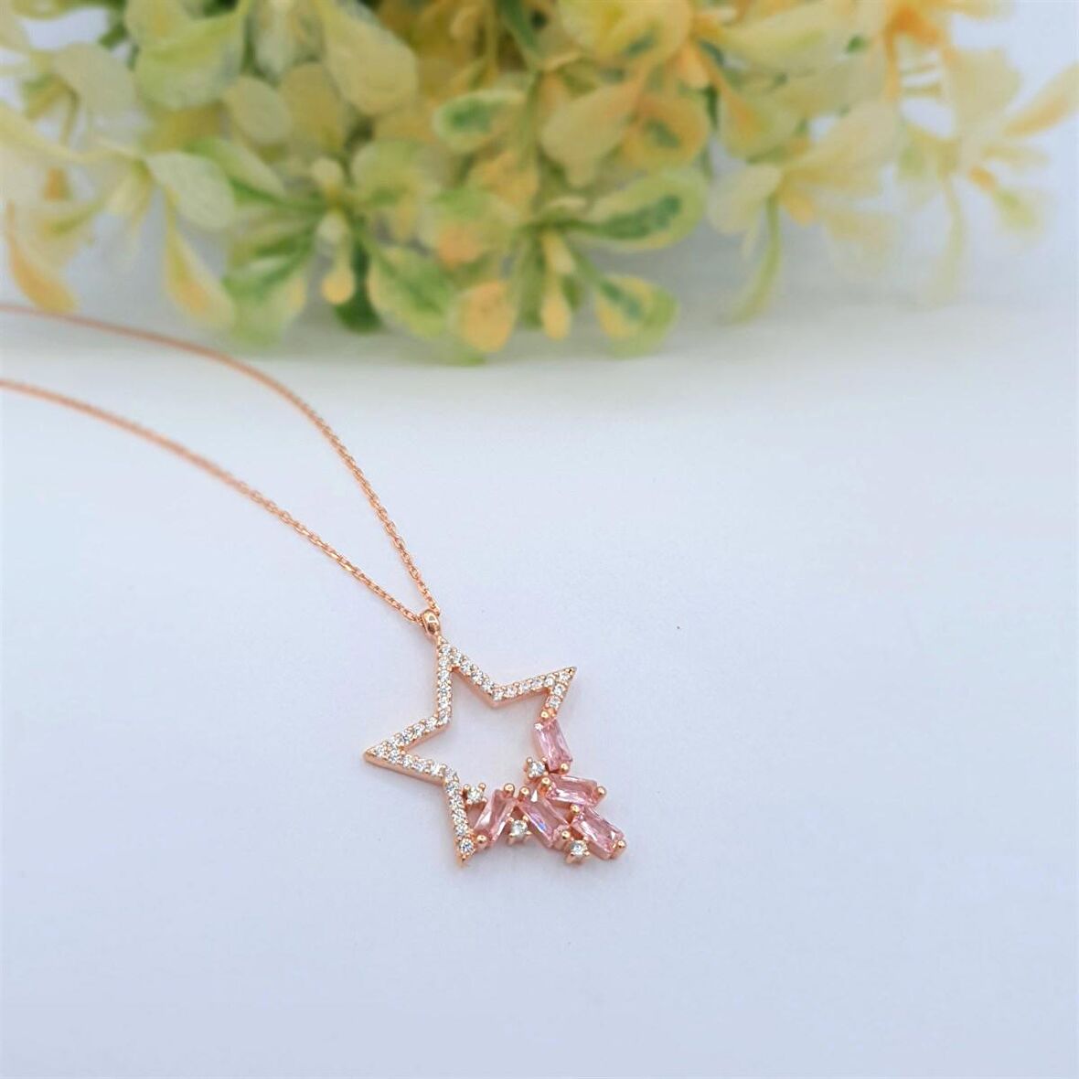 PEMBE BAGET TAŞLI ROSE RENK YILDIZ ESİNTİSİ GÜMÜŞ KOLYE