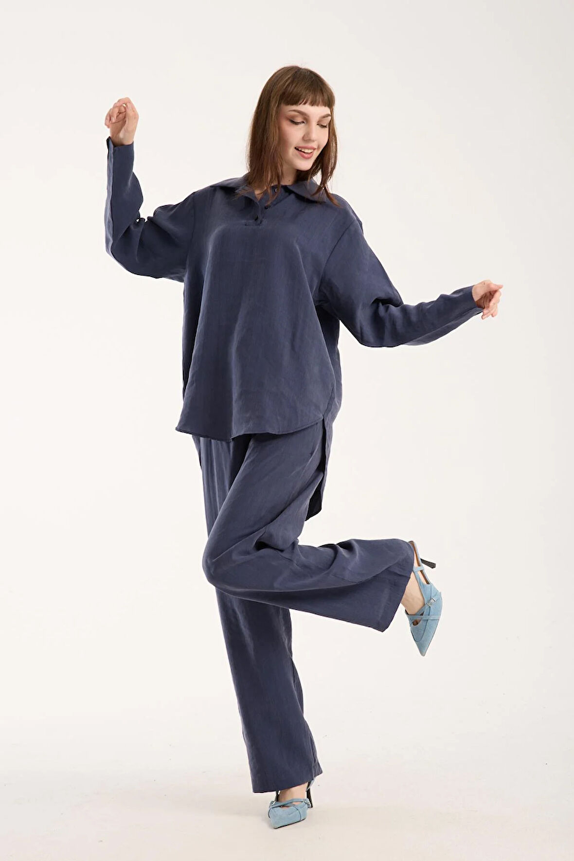 İpeksi Yumuşaklıkta Modal Kumaş Rahat Kesim Uzun Gömlek