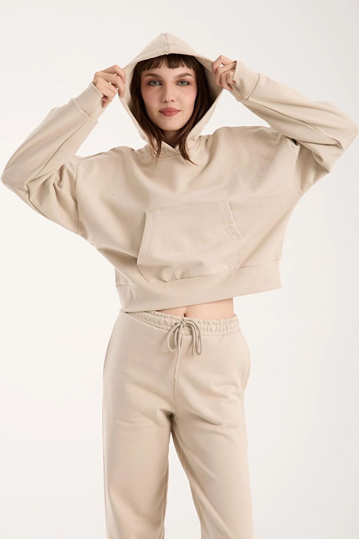 %100 Pamuk Kapüşonlu Ön Cep Detaylı Kadın Sweatshirt