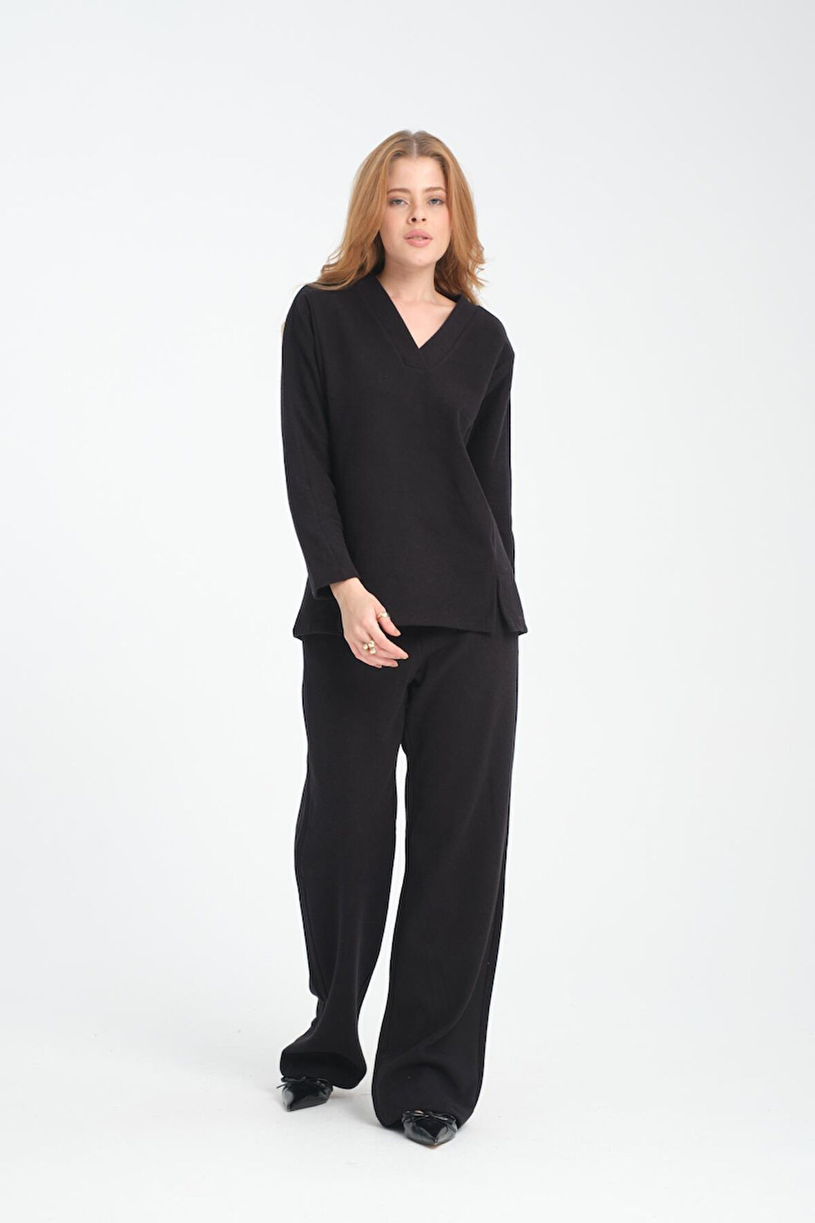 Kadın V Yaka Sweatshirt ve Pantolon Takımı - Rahat ve Şık Günlük Kullanım için İdeal