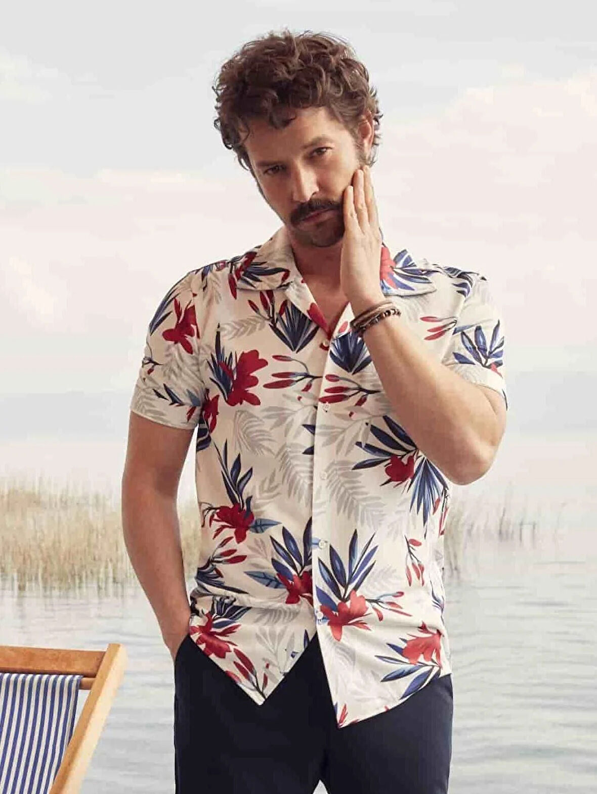 Dufy Kırmızı Erkek Regular Fit Çiçek Desenli Brent Alttan Düğmeli Yaka Kısa Kol Gömlek - 94920