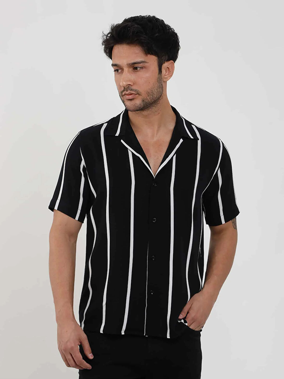 Dufy Siyah Erkek Regular Fit Çizgili Düğmeli Yaka Kısa Kol Gömlek - 94940