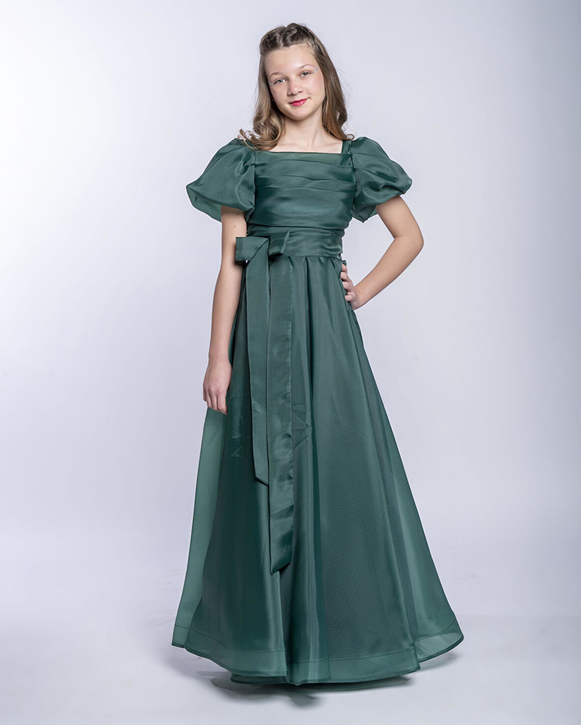 Kız Çocuk/Genç Yeni Moda Parlak Kumaş Omuz Detaylı Tam Kalıp Abiye Elbise 5416