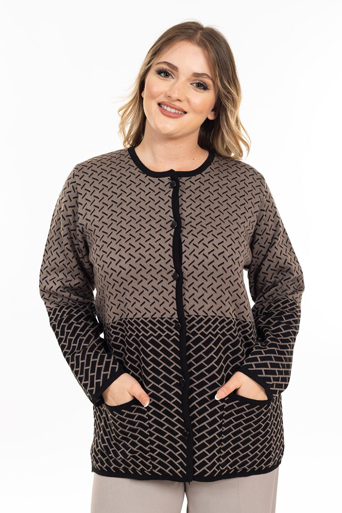 Yeni Sezon Kadın Triko Örgü Sıkı Dokuma Düğmeli Desenli Anne Kışlık Hırka 2435-Vizon