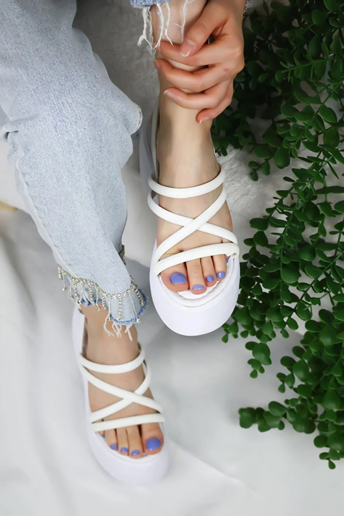 KADIN PARİS KALIN TABAN 9 CM ORTOPEDİK SANDALET  Beyaz