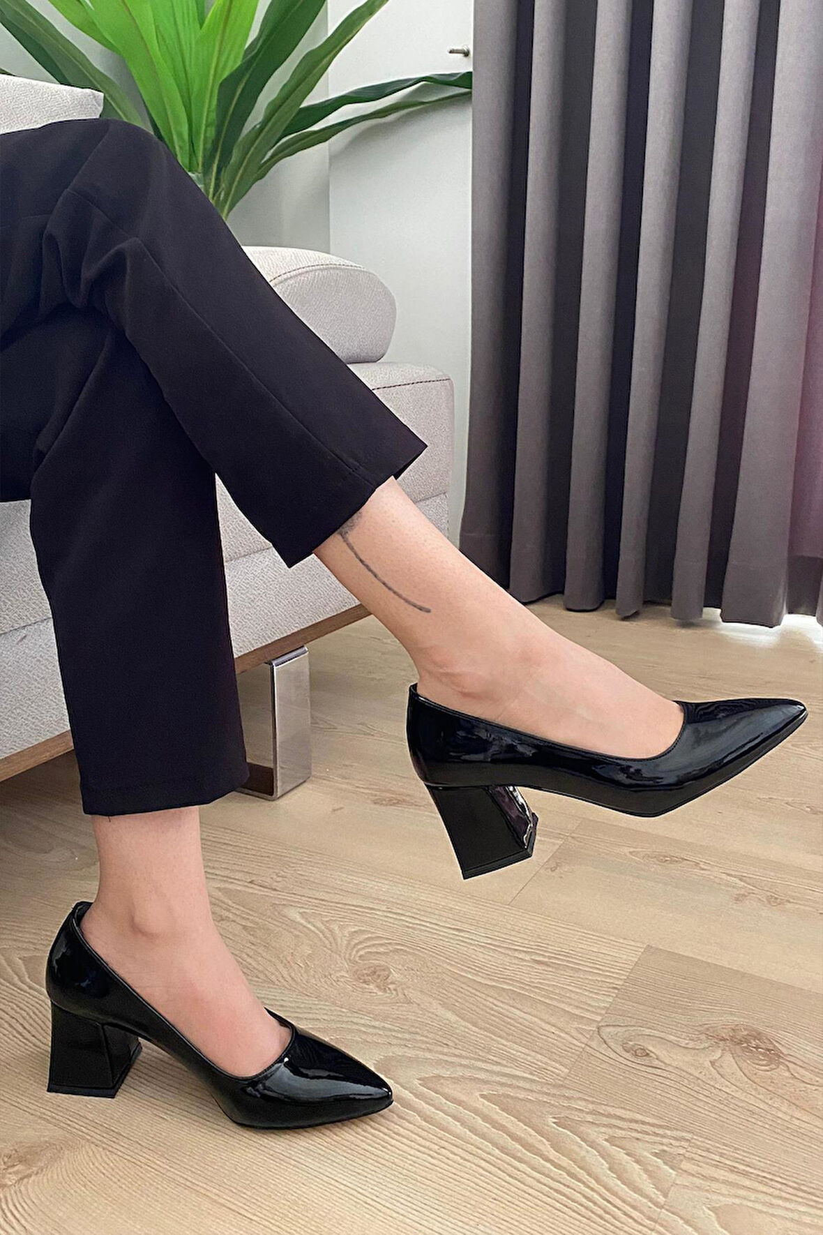 Kadın Nova Siyah Rugan 6,5 cm Kalın Topuklu Stiletto