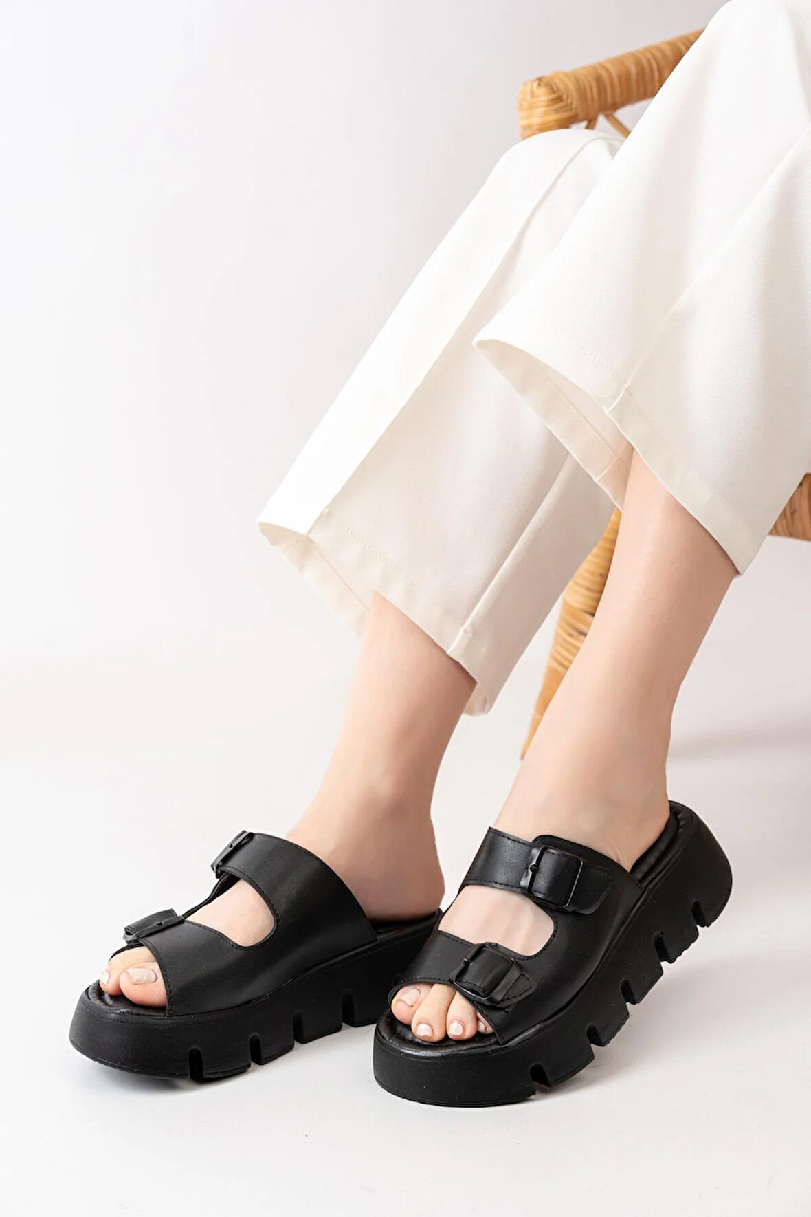 Kadın Çift Bantlı Kalın Taban Ortopedik Terlik  Siyah