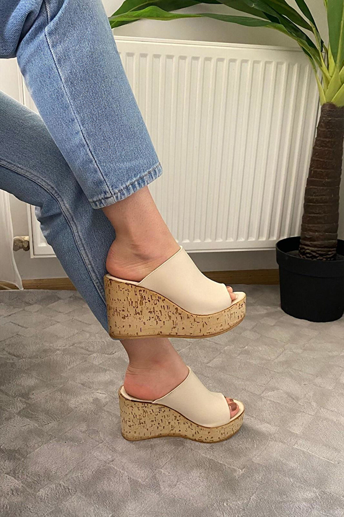 Kadın Limo Bej Dolgulu Mantar Taban Terlik 10 Cm  Krem