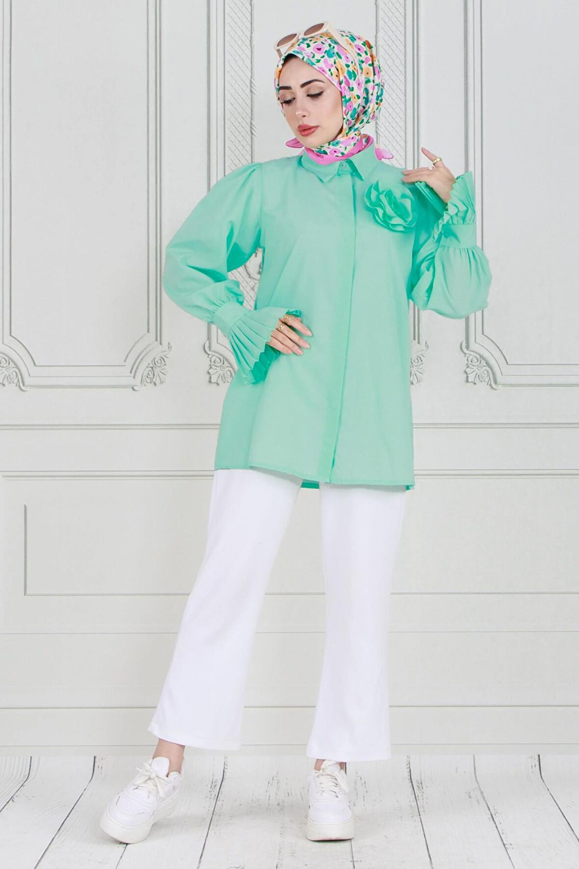 Gül Broşlu Kolu Fırfırlı Tunik-Yeşil