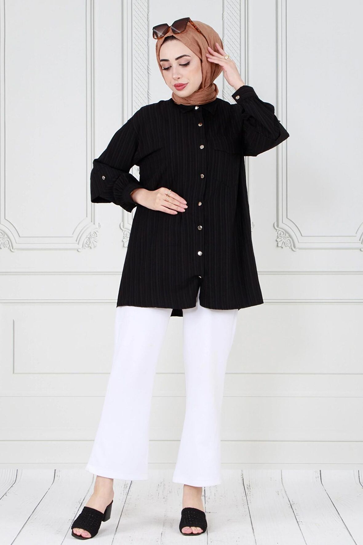 Kolu Kat Detaylı Tunik-Siyah