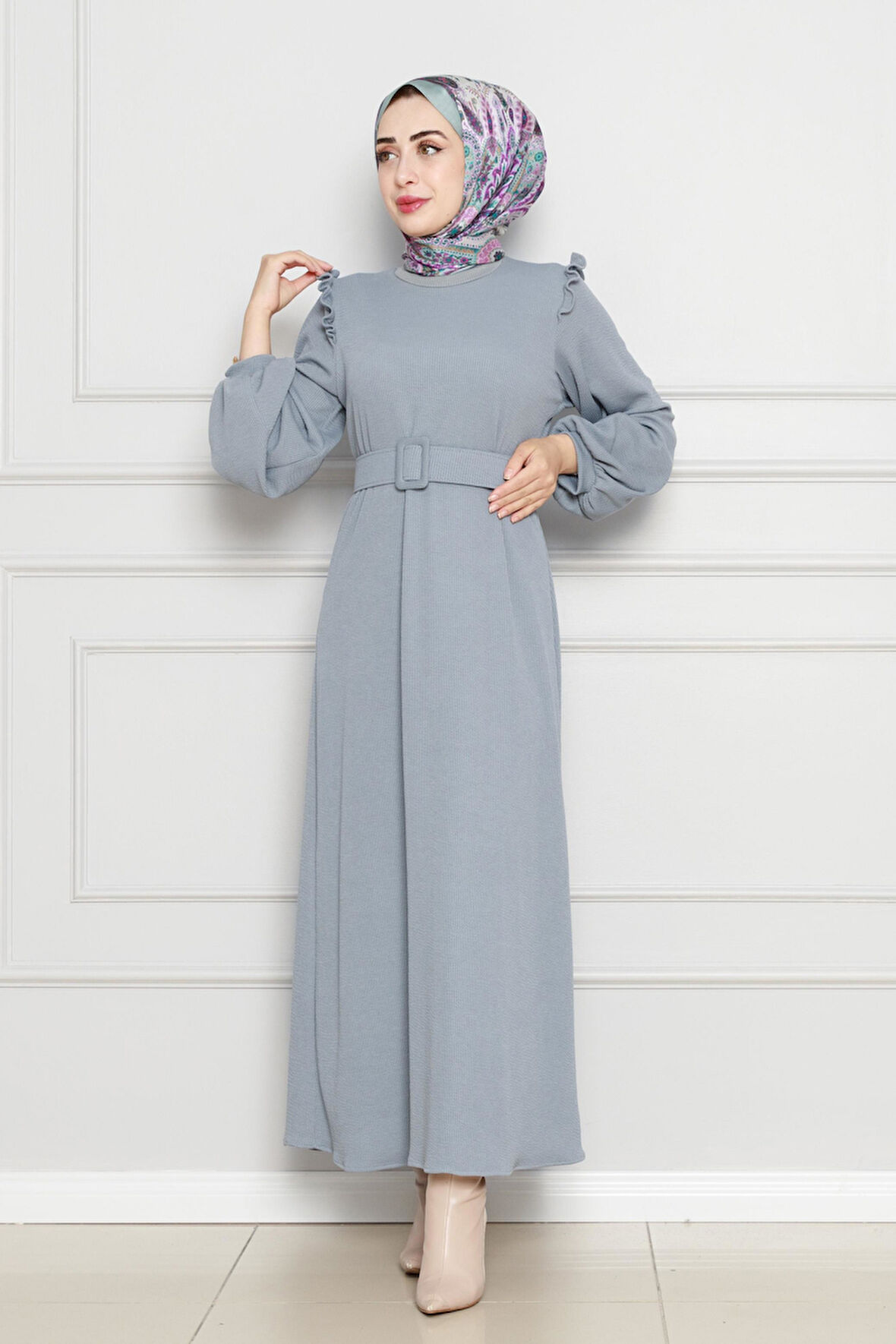 Omuzu Fırfır Kemerli Elbise-Gri