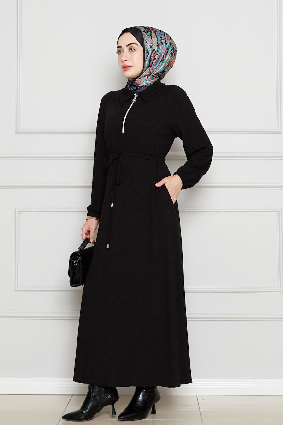 Beli Tünelli Fermuarlı Cepli Elbise-Siyah