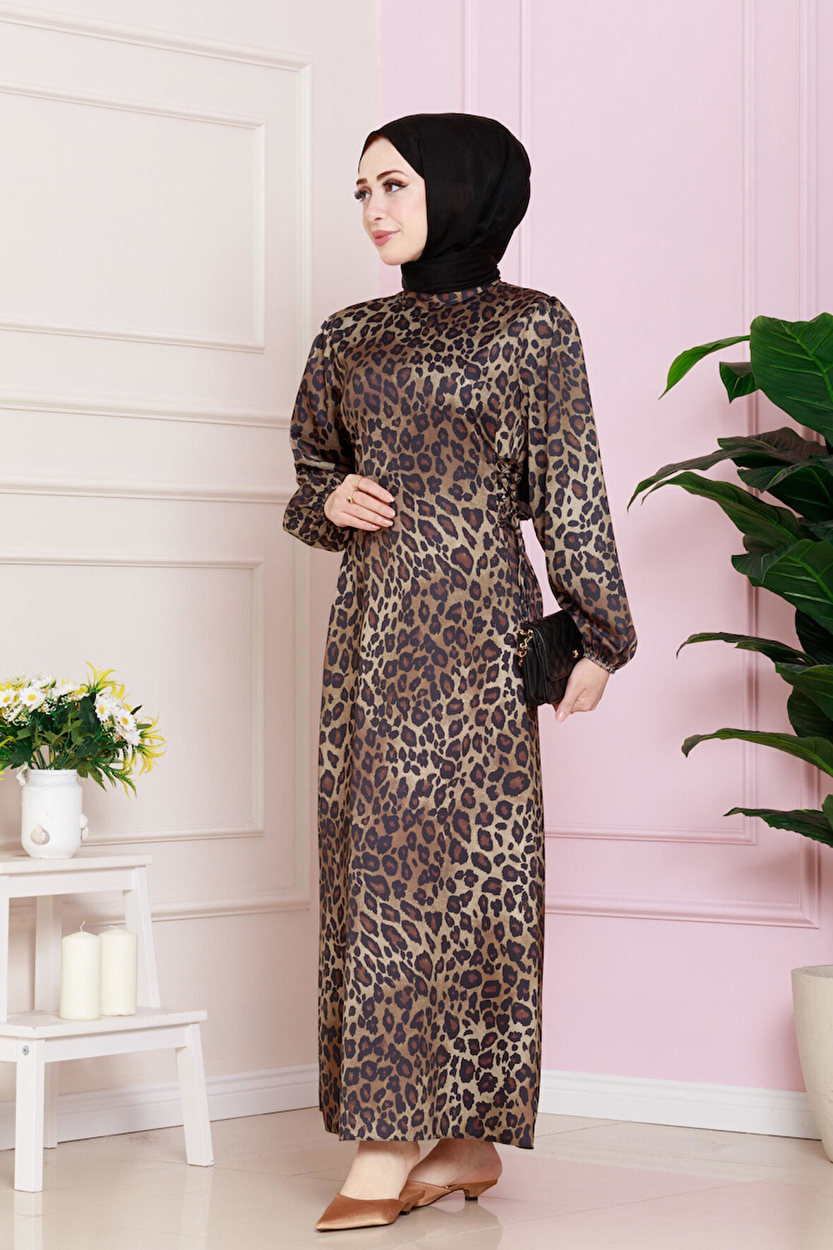 Yanı Bağcıklı Leopar Desenli Tesettür Abiye-Kahverengi