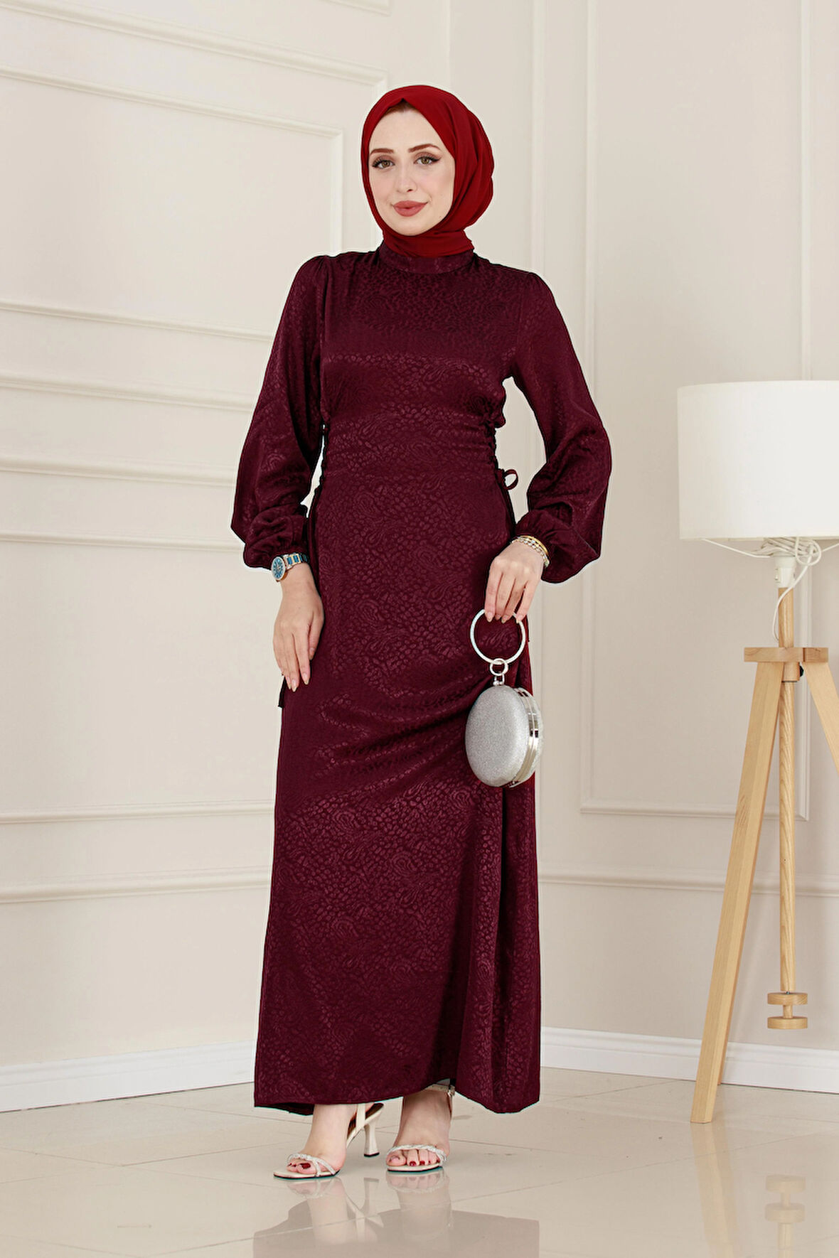 Banu Yanı Bağcıklı Saten Abiye-Bordo