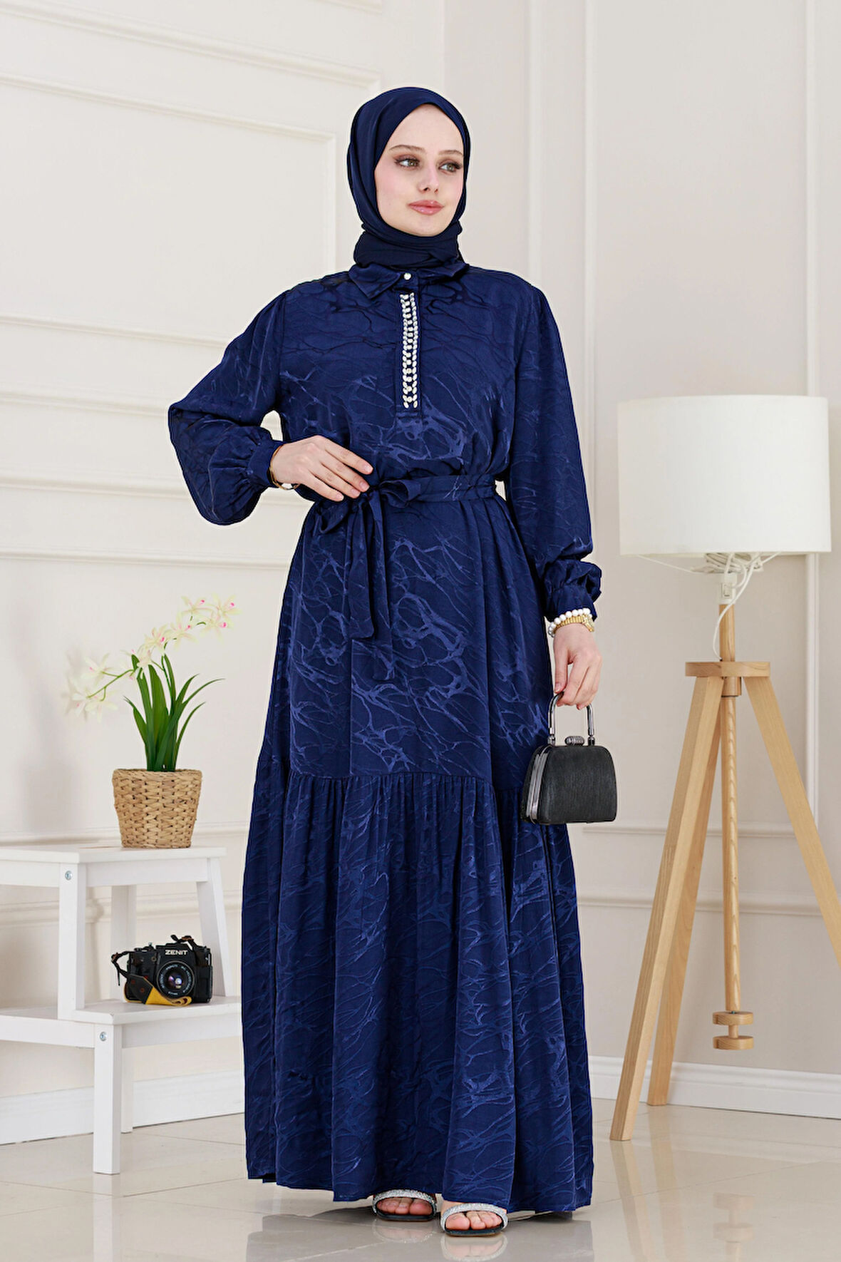 Yakası Taşlı Jakar Saten Abiye Elbise-Lacivert