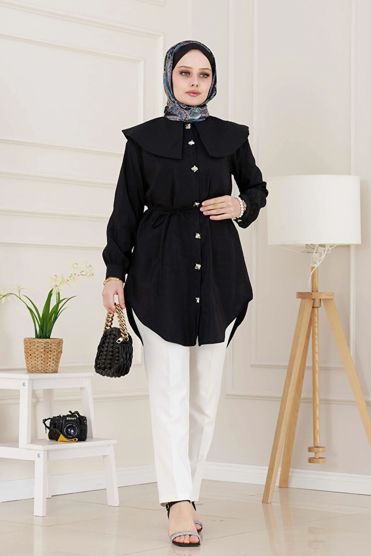 Beli Bağcık Detaylı Geniş Yaka Tunik-Siyah