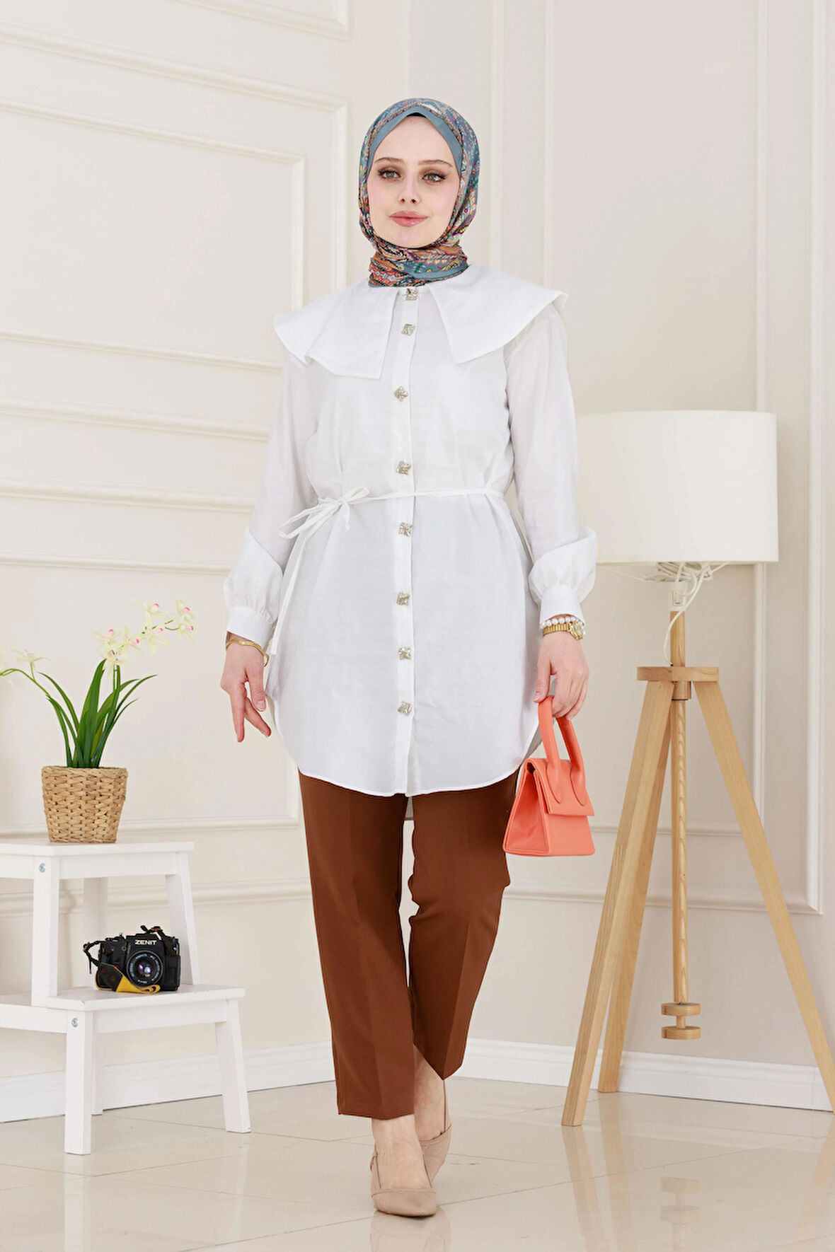 Beli Bağcık Detaylı Geniş Yaka Tunik-Beyaz