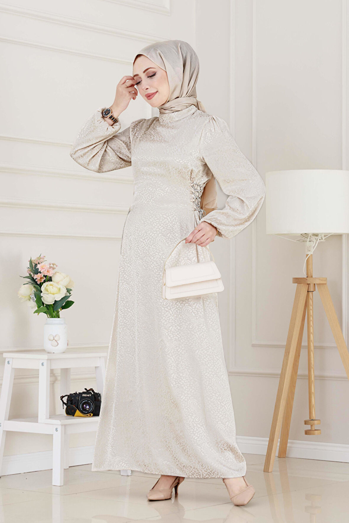 Buse Yanı Bağcıklı Saten Abiye-Bej