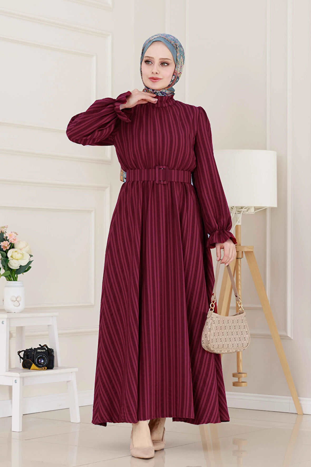 Kolu Volanlı Kemerli Henna Elbise-Bordo