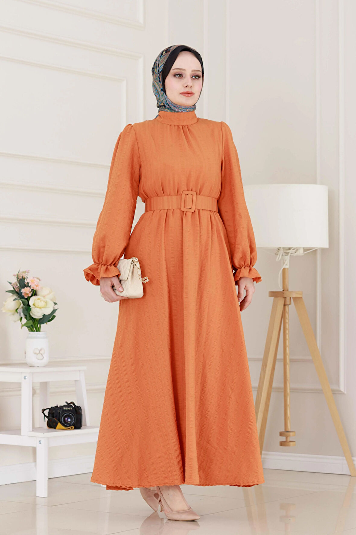 Kolu Volanlı Kemerli Henna Elbise-Turuncu