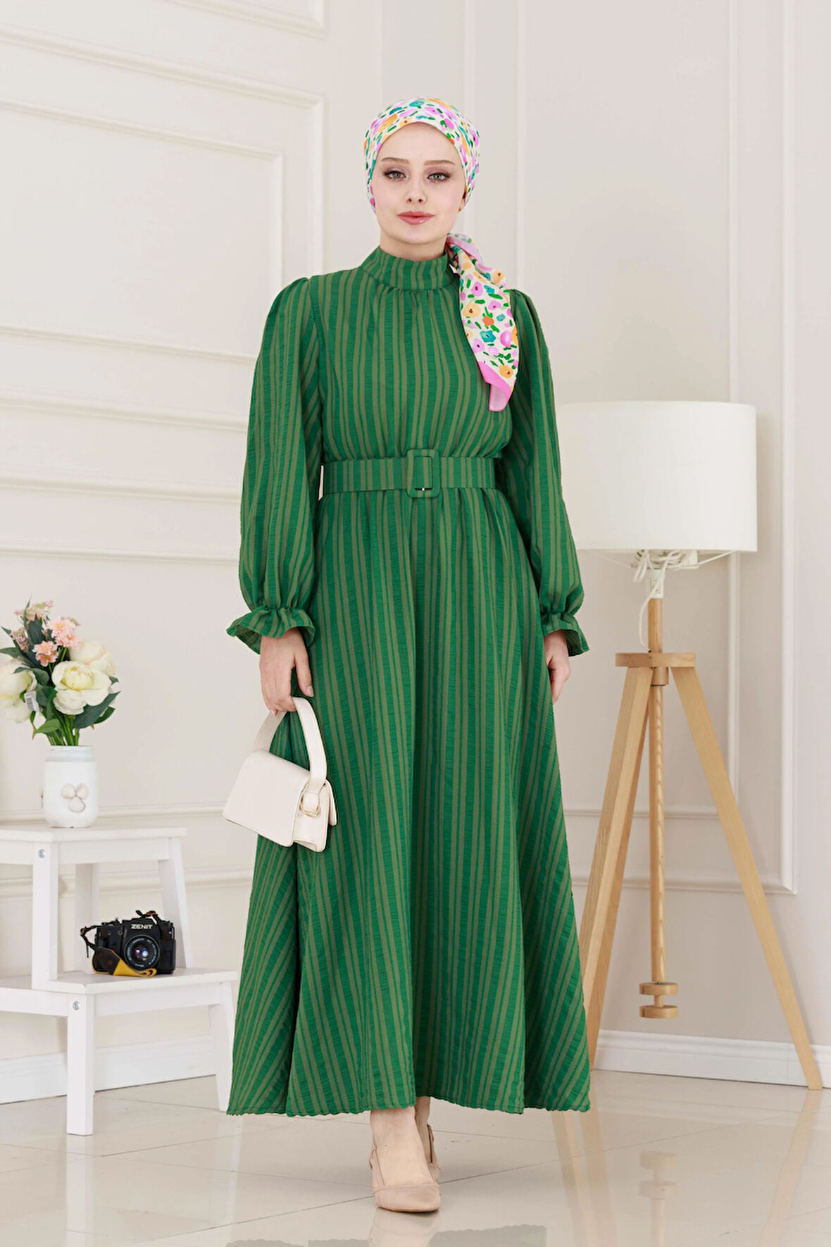 Kolu Volanlı Kemerli Henna Elbise-Yeşil