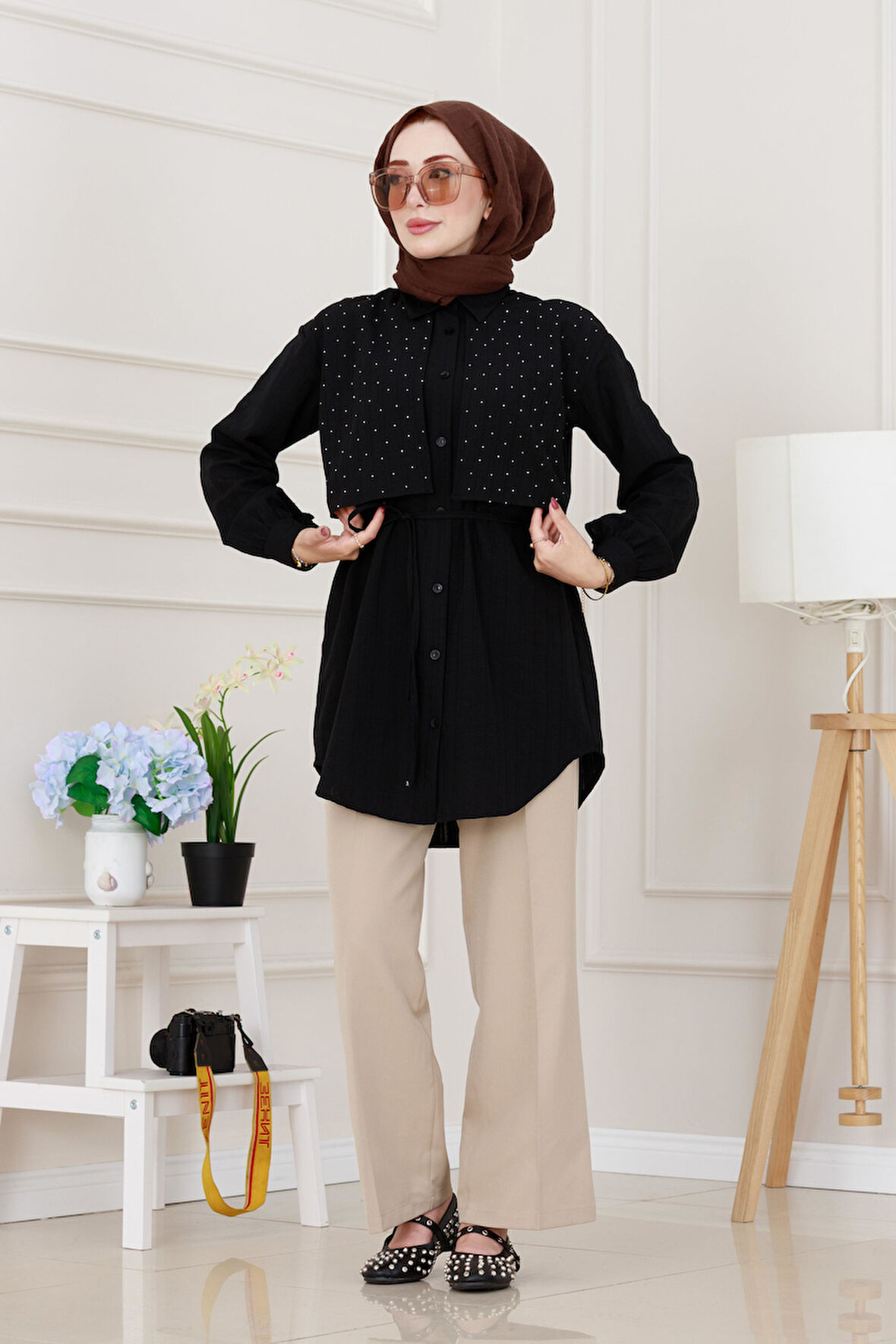 Beli Bağcıklı Allerli Taşlı Tunik-Siyah