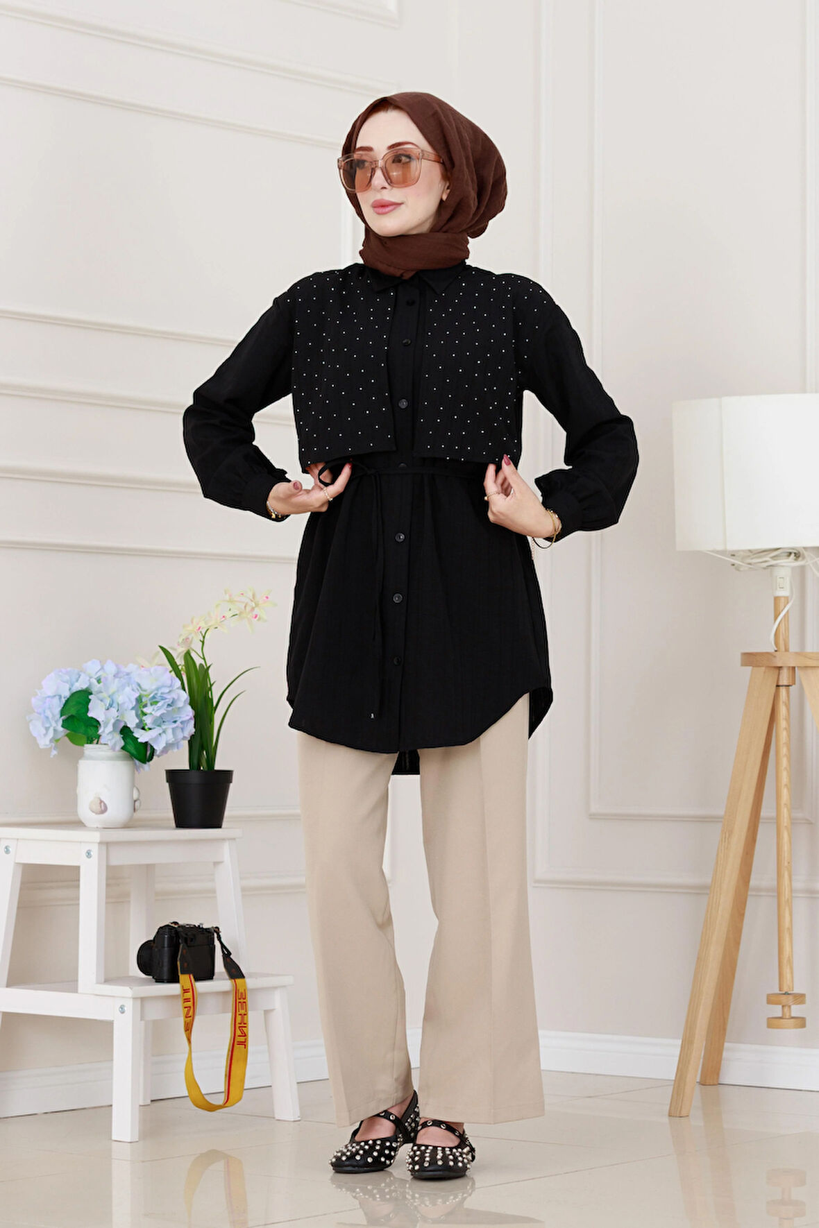 Beli Bağcıklı Allerli Taşlı Tunik-Siyah