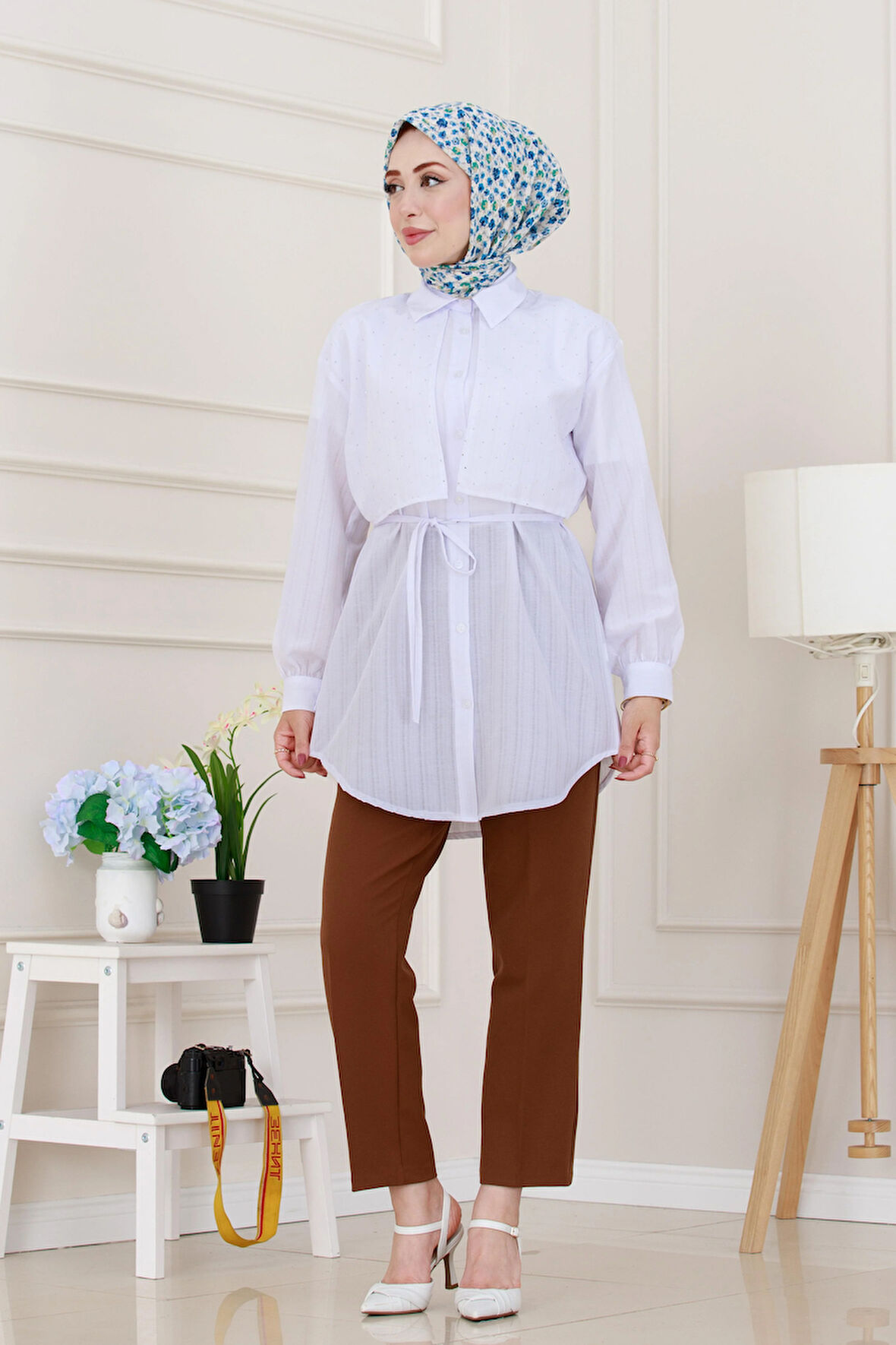 Beli Bağcıklı Allerli Taşlı Tunik-Beyaz