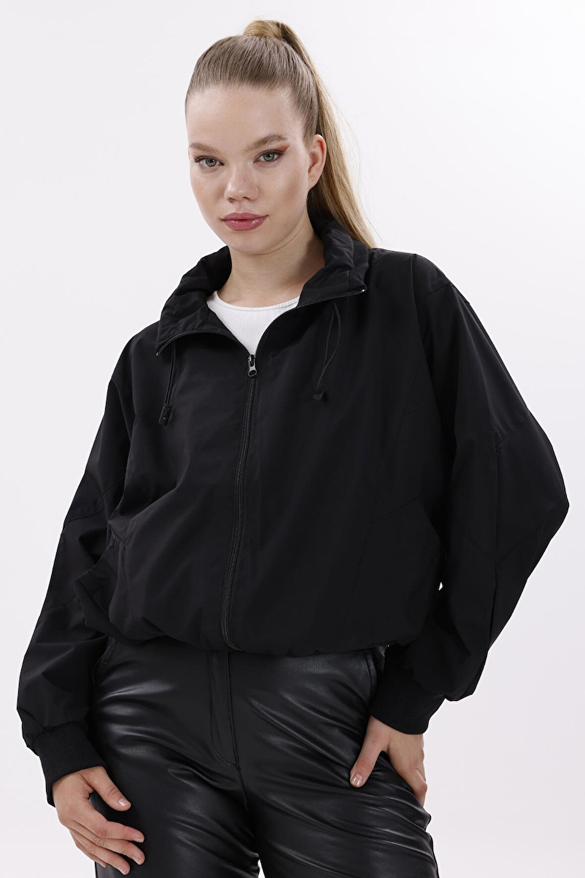 Kadın Dik Yaka Su ve Rüzgar Geçirmez Oversize Crop Mevsimlik Yağmurluk Rüzgarlık