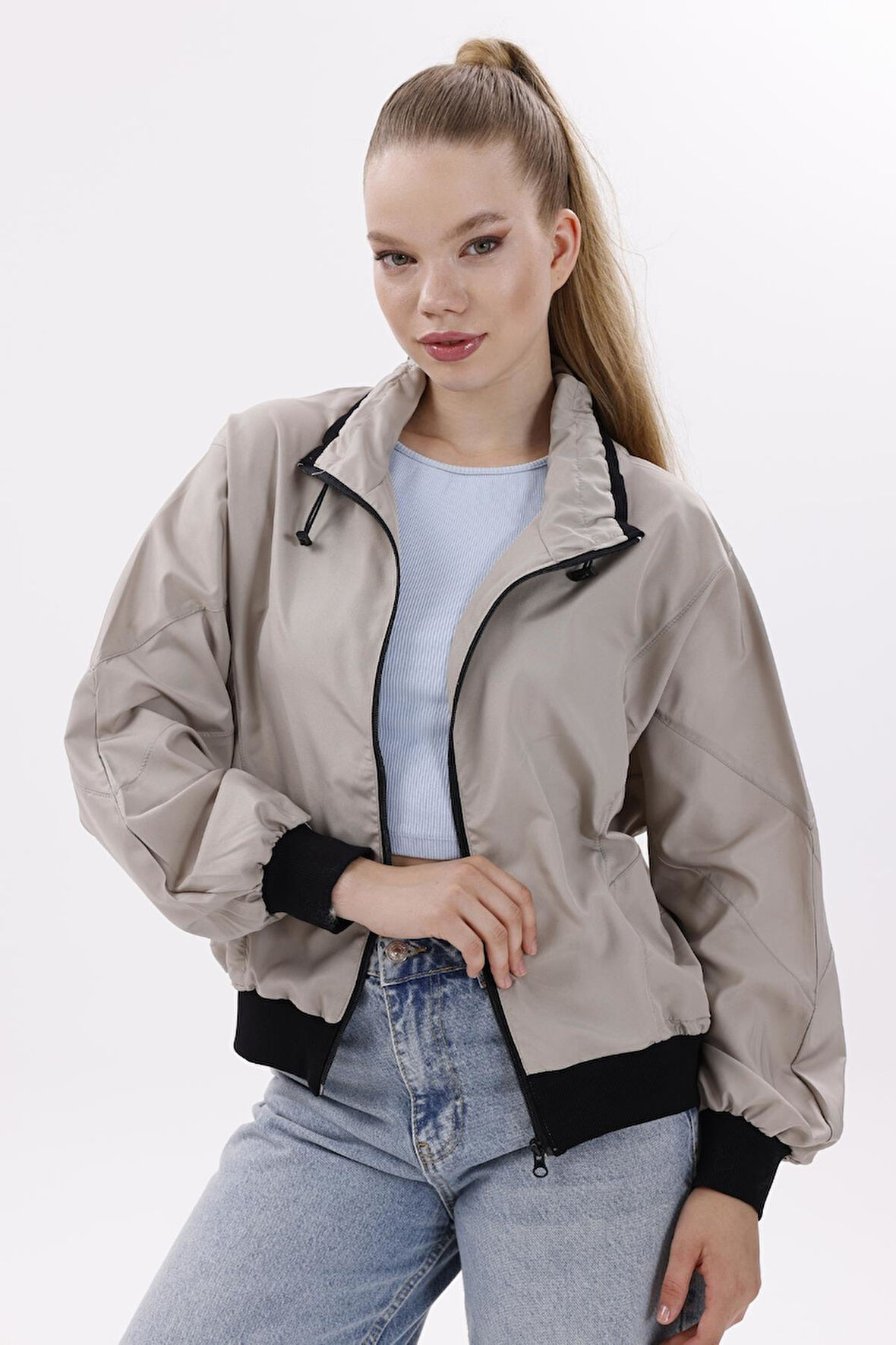 Kadın Dik Yaka Su ve Rüzgar Geçirmez Oversize Crop Mevsimlik Yağmurluk Rüzgarlık