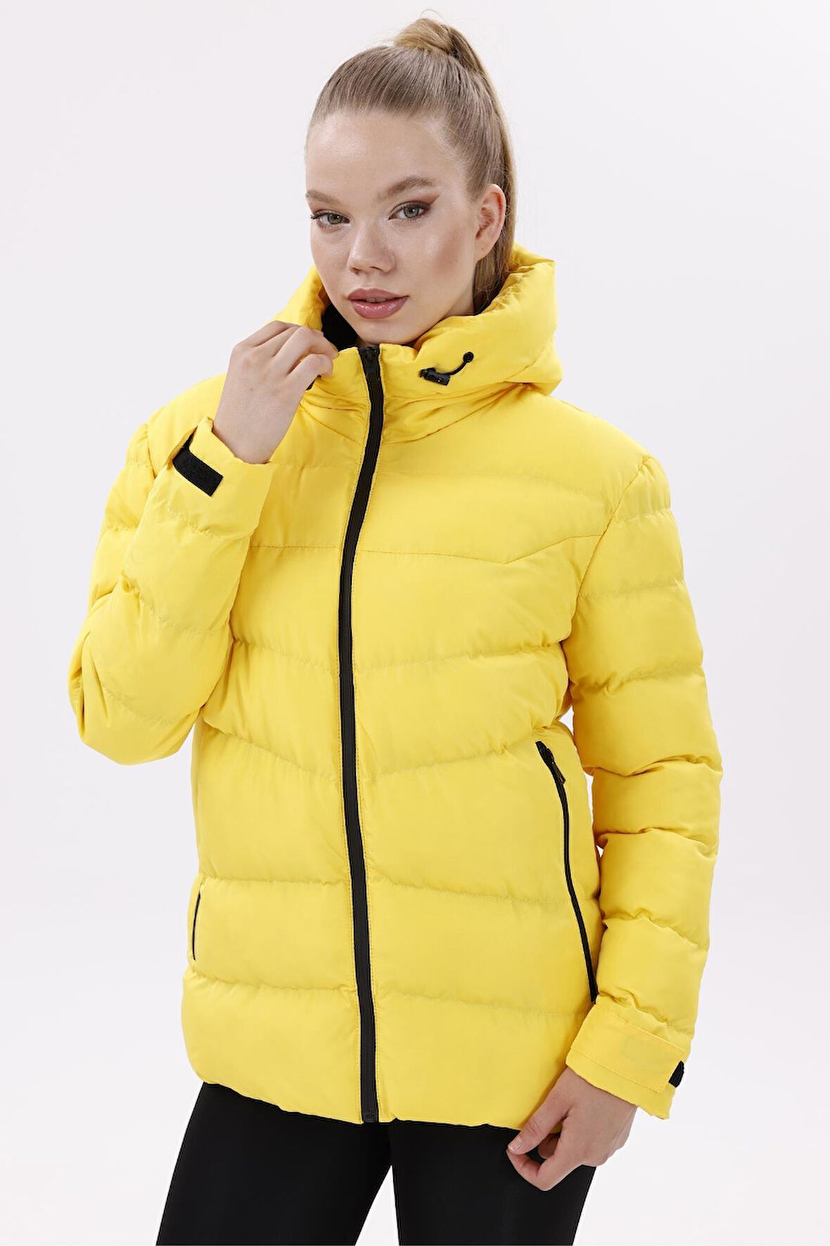 Kadın Kapüşonlu Polarlı Kürklü Su Geçirmez Rüzgara Dayanıklı Şişme Mont Kaban Parka