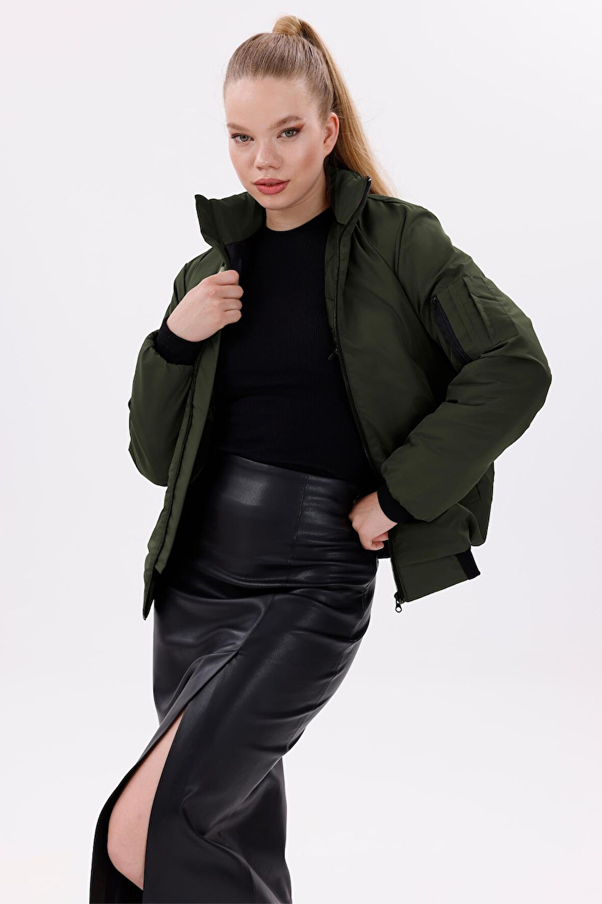 Kadın Astarlı Dik Yaka Mevsimlik Su Ve Rüzgar Geçirmez Mont