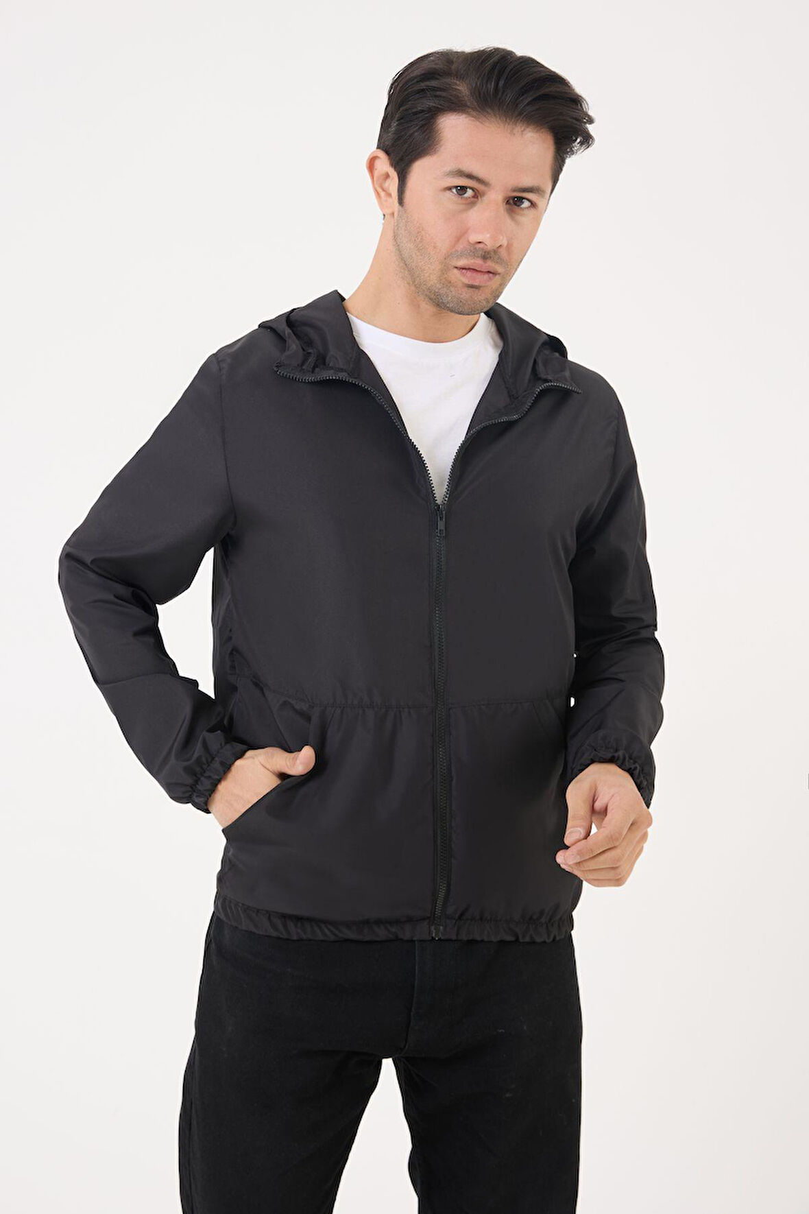 Spor Erkek Siyah Kapüşonlu Su ve Rüzgar Geçirmez Cepli İçi Astarlı Oversize Yağmurluk