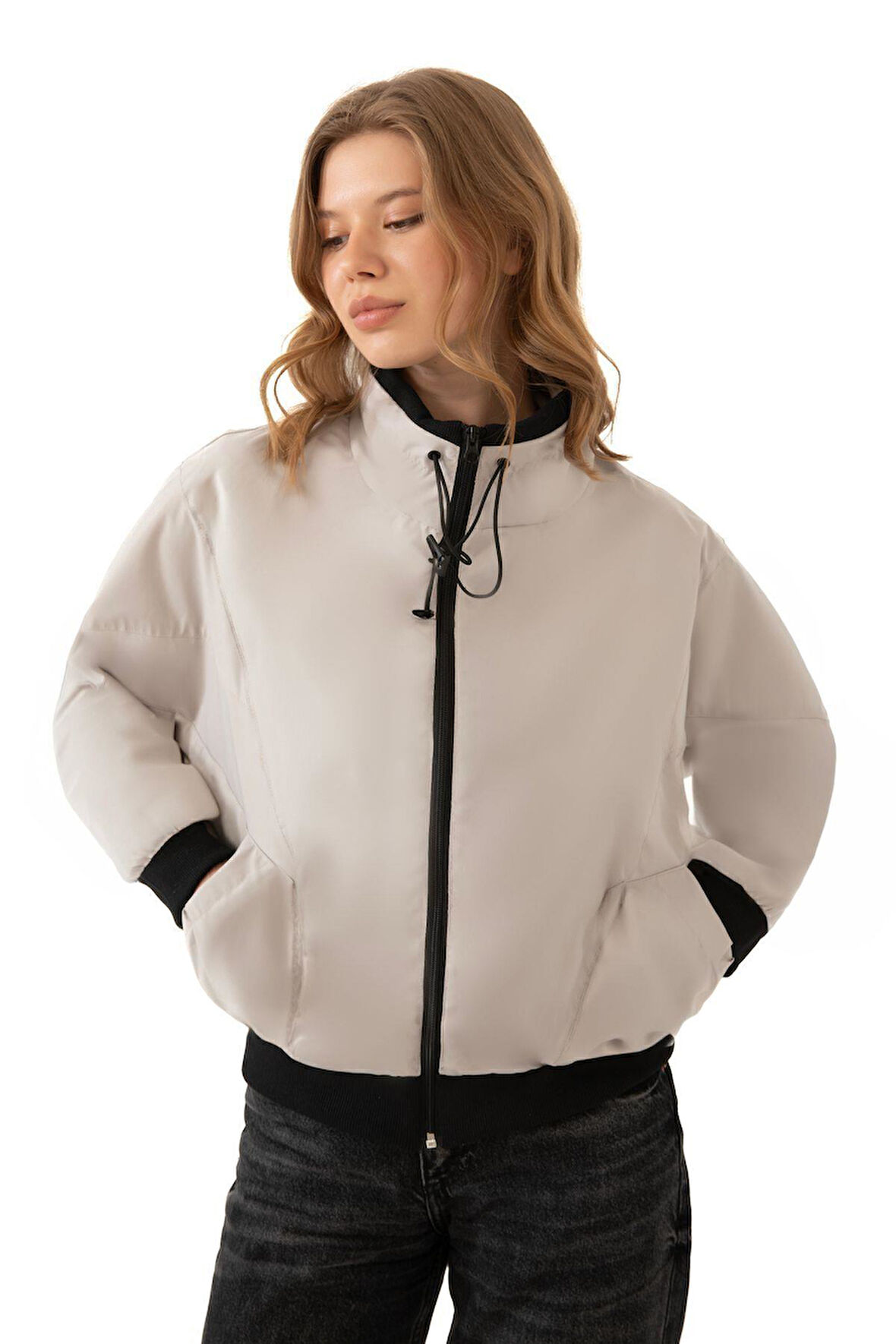 Spor Kadın Taş Dik Yaka Su ve Rüzgar Geçirmez Oversize Crop Mevsimlik Yağmurluk Rüzgarlık