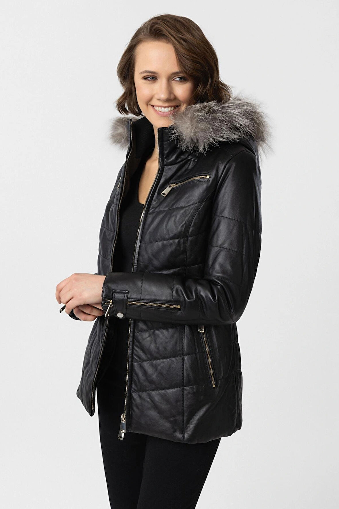 Siyah Serena Çıkabilir Kenarı Kürk Kapüşonlu İzolinli Fermuarlı Dar Kesim Kadın Hakiki Deri Kaban