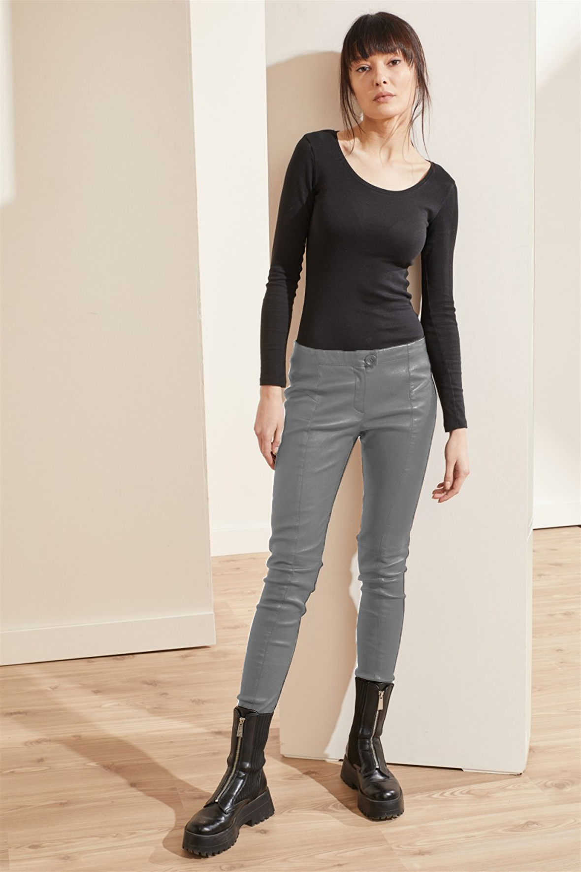 Gri Kadın Streç Deri Pantolon