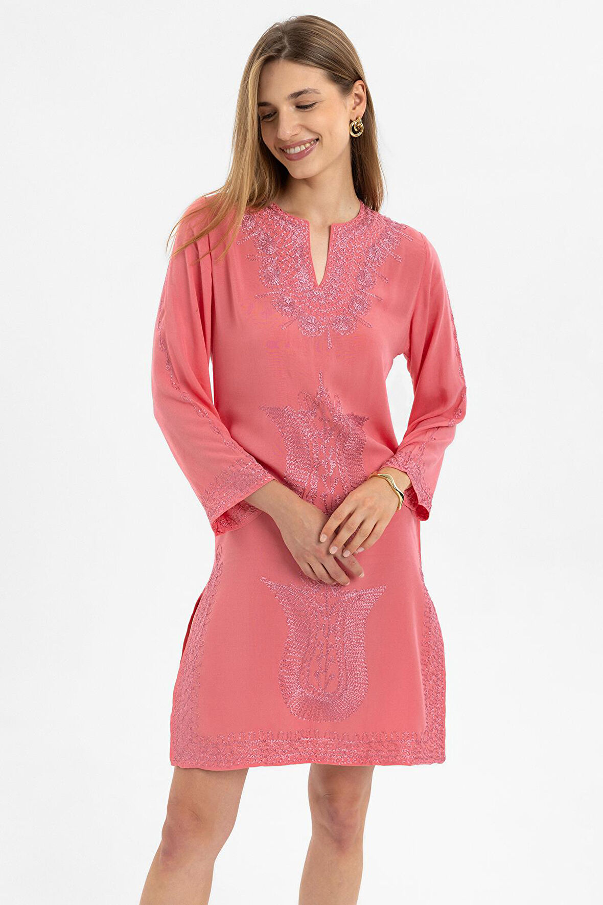 Pembe İşlemeli Uzun Kollu Astarsız Pamuklu Kısa Elbise